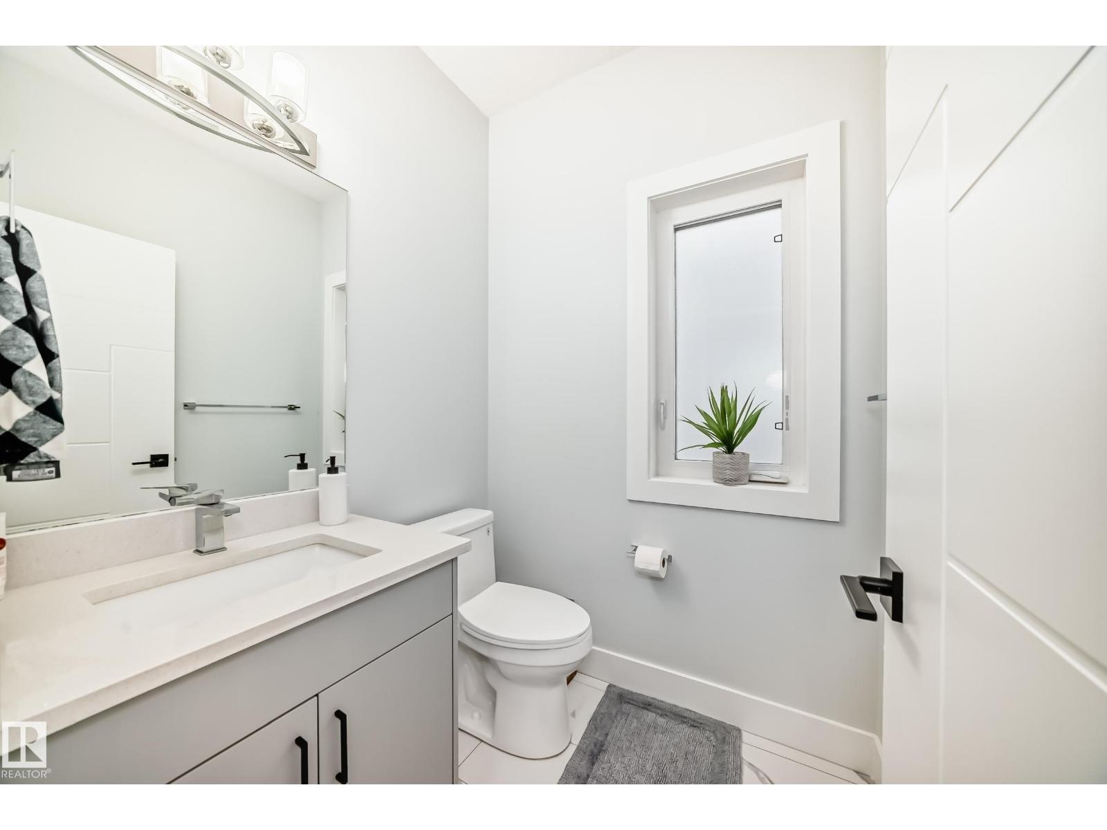9830 73 AV NW - 18