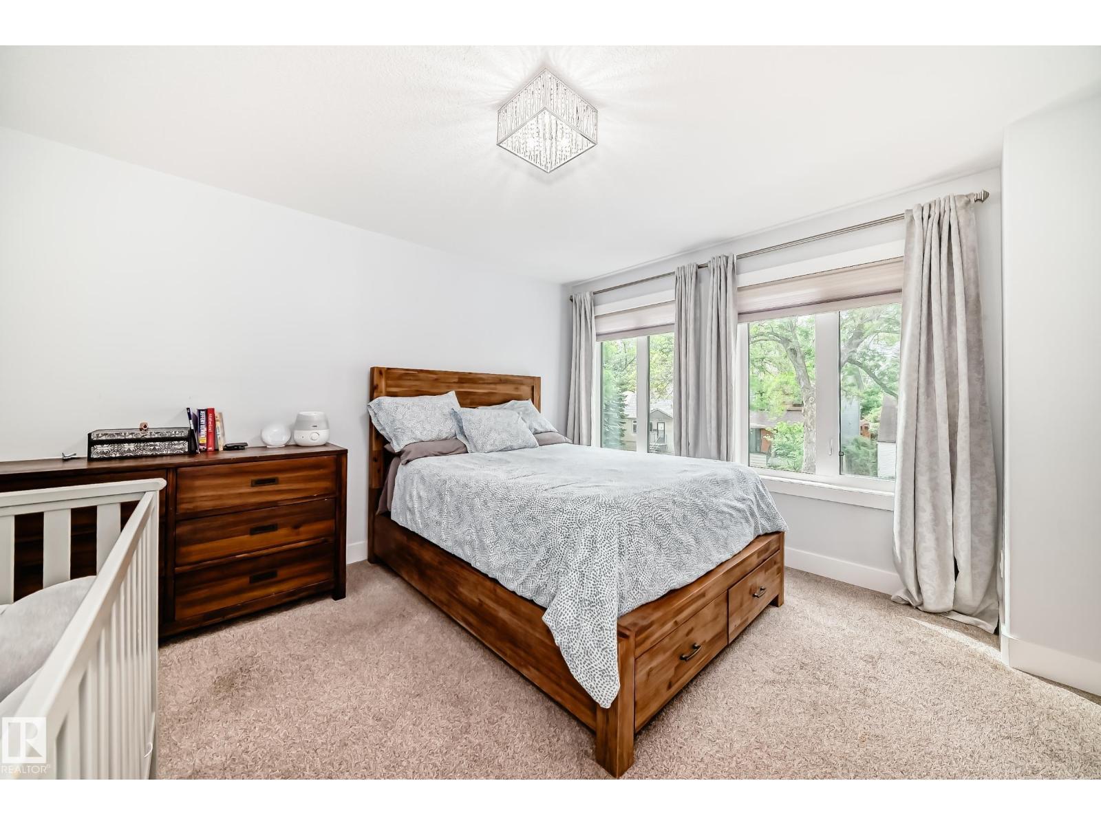 9830 73 AV NW - 20