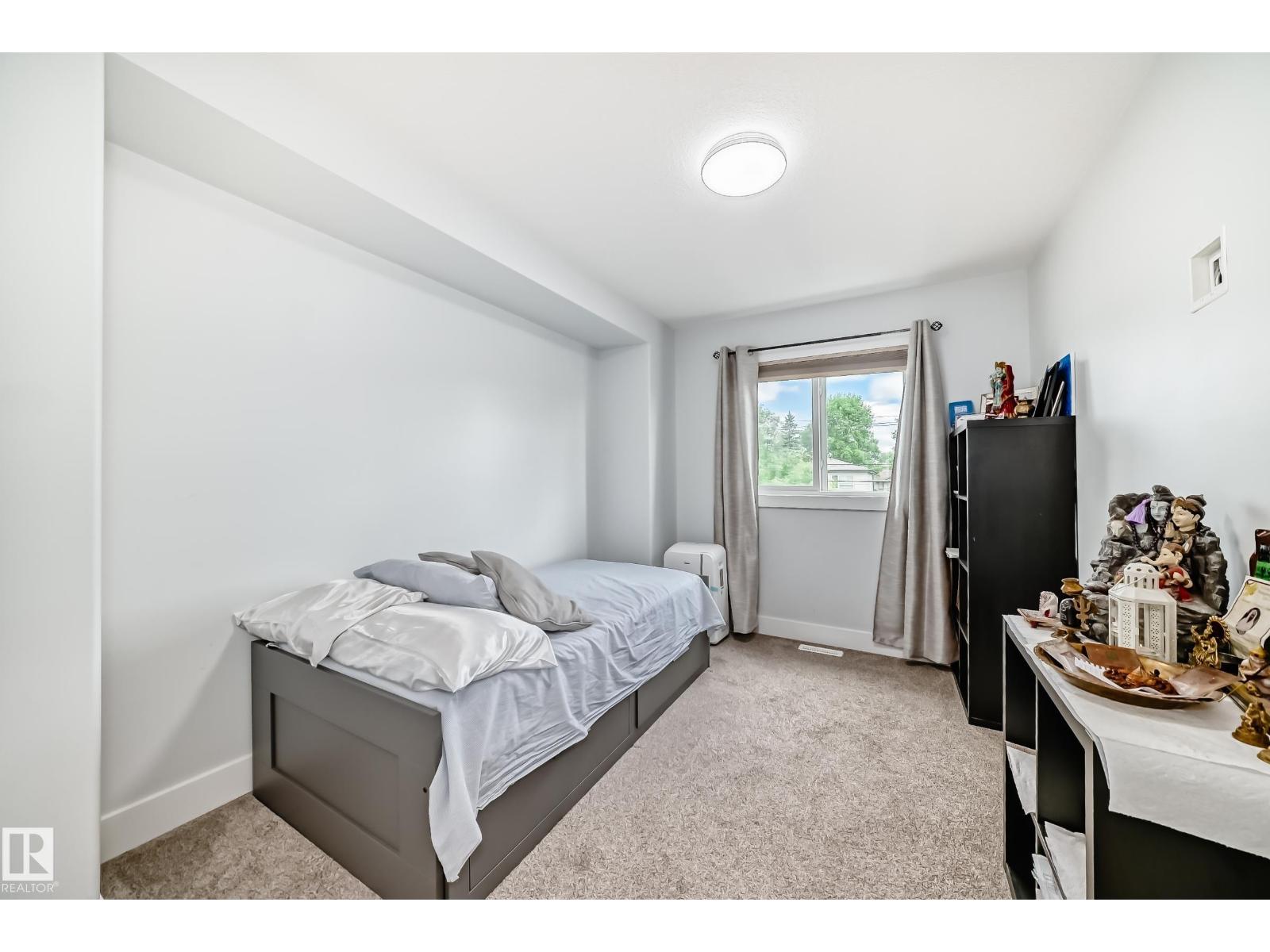 9830 73 AV NW - 29