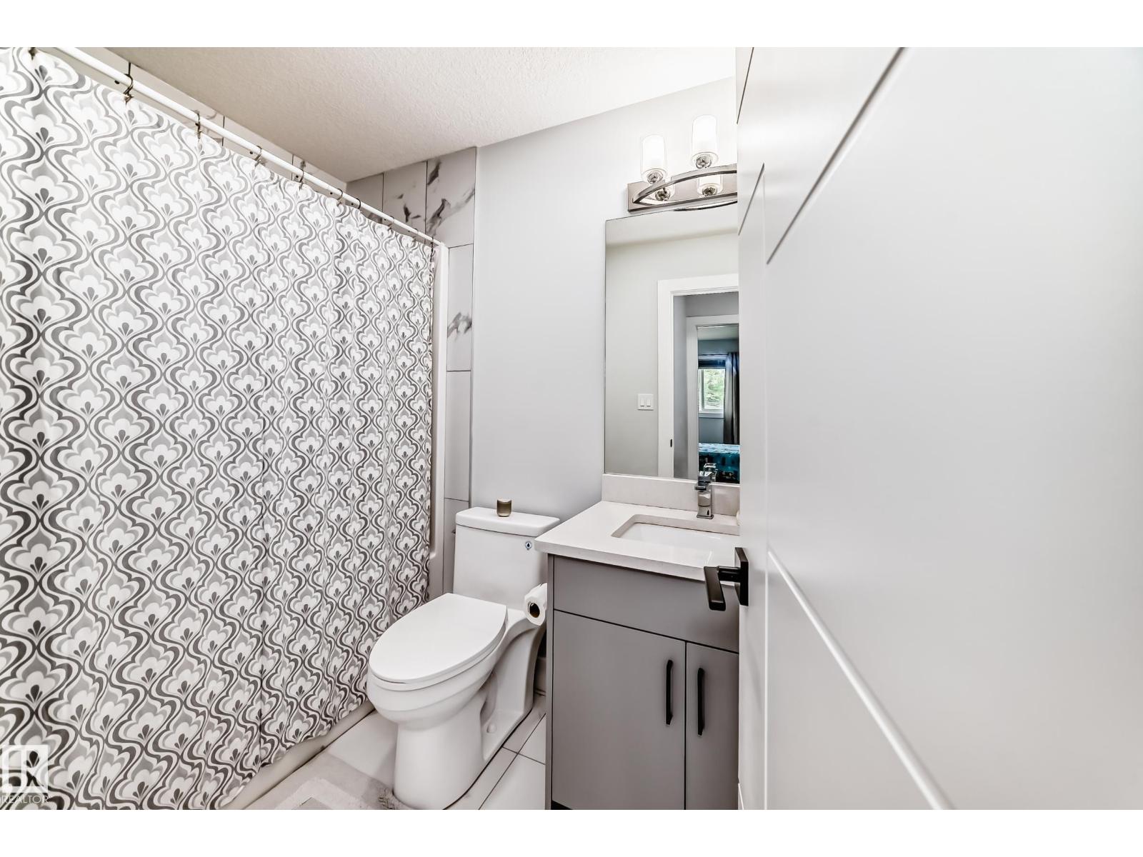 9830 73 AV NW - 31