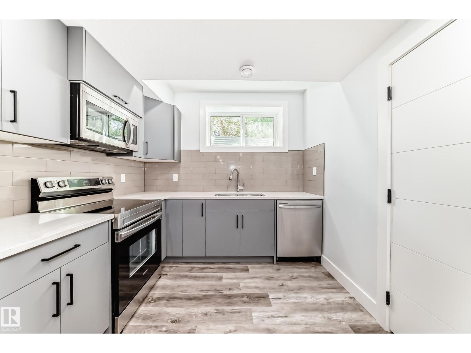 9830 73 AV NW - 37
