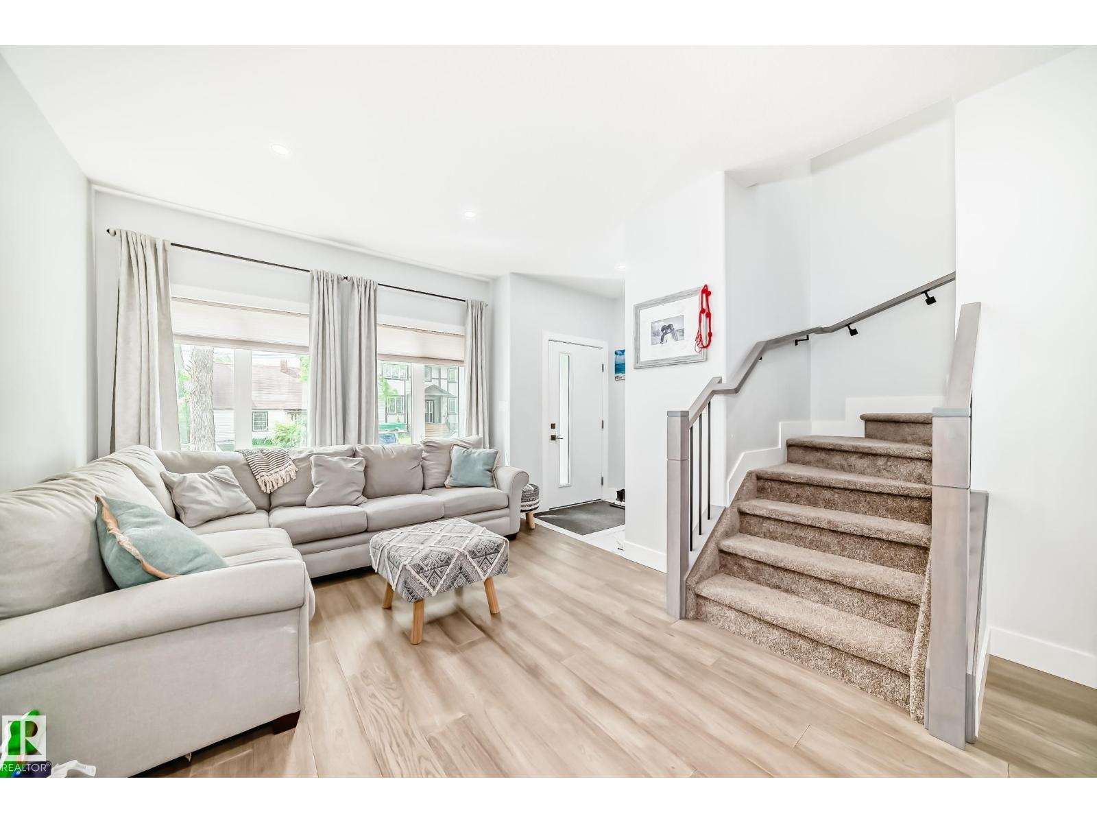 9830 73 AV NW - 4