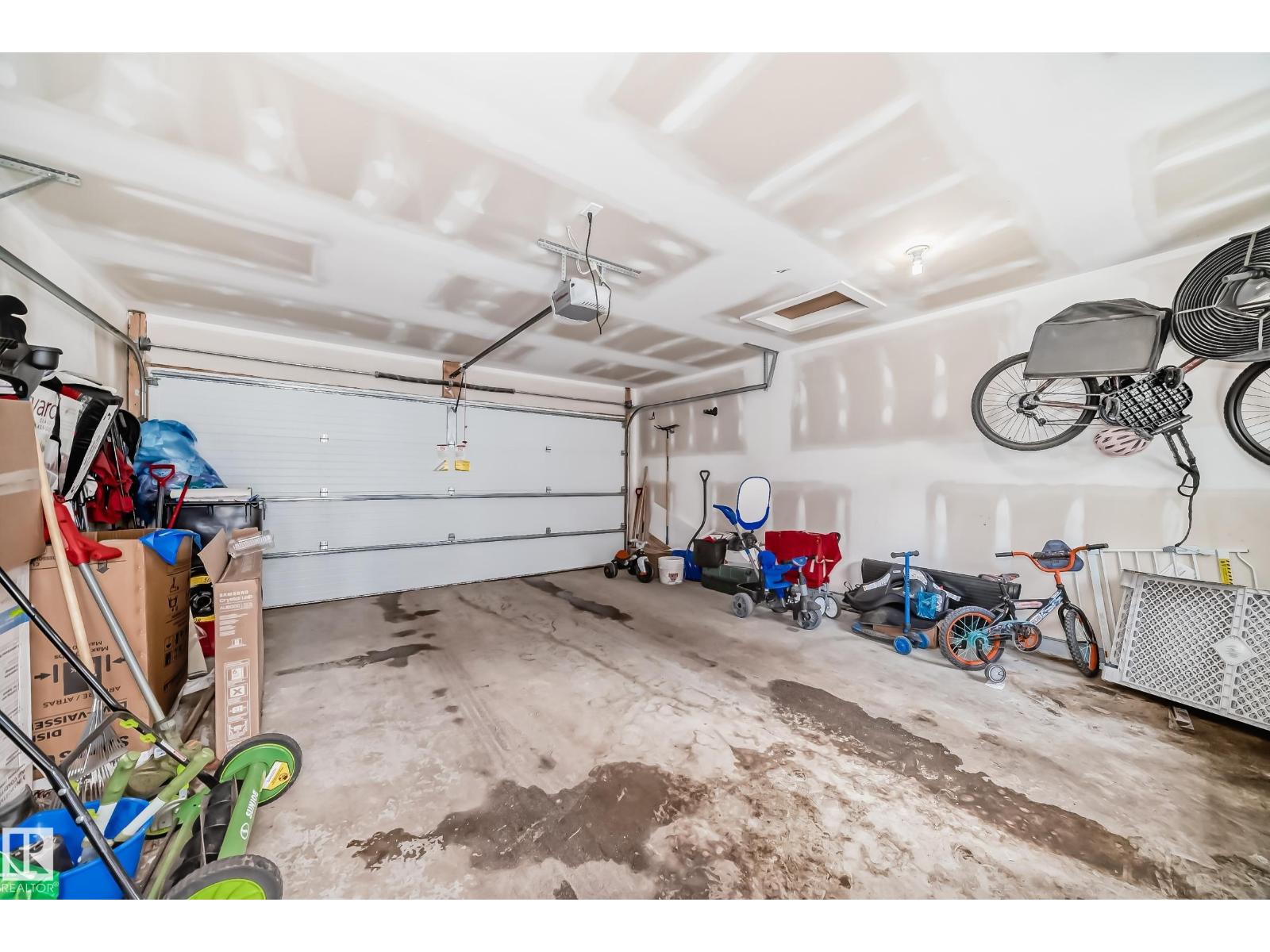 9830 73 AV NW - 50