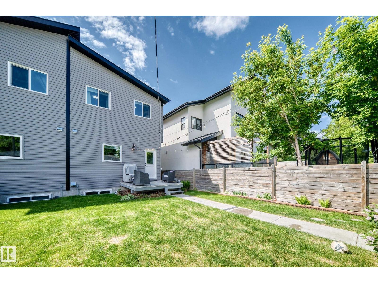9830 73 AV NW - 54