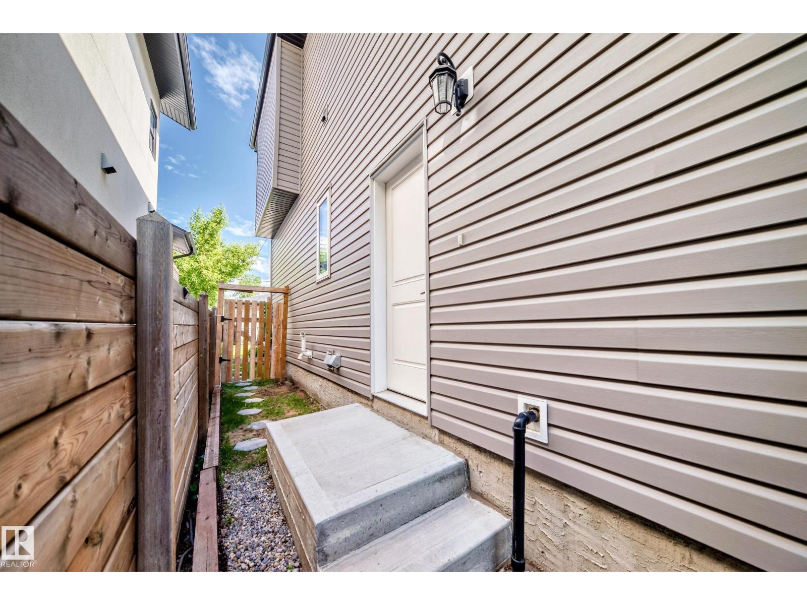 9830 73 AV NW - 57