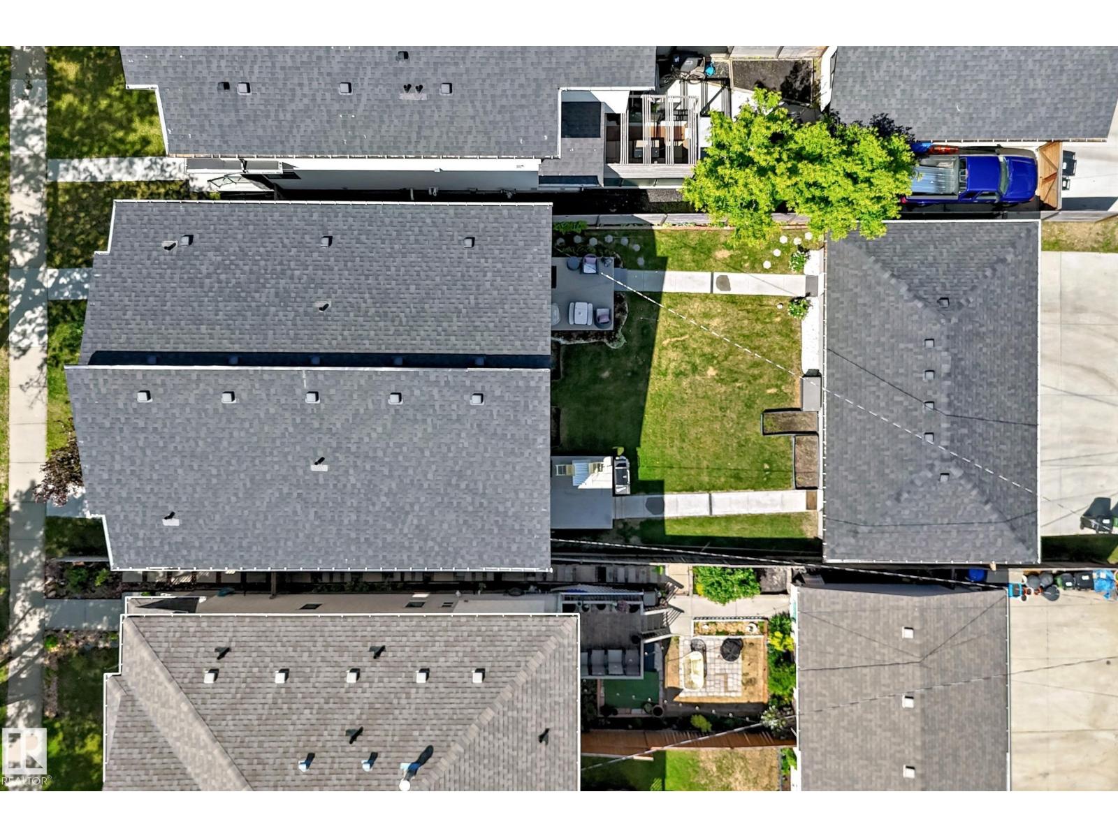 9830 73 AV NW - 60