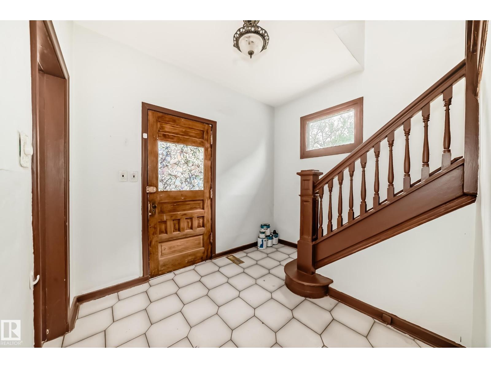 10748 123 ST NW - 10
