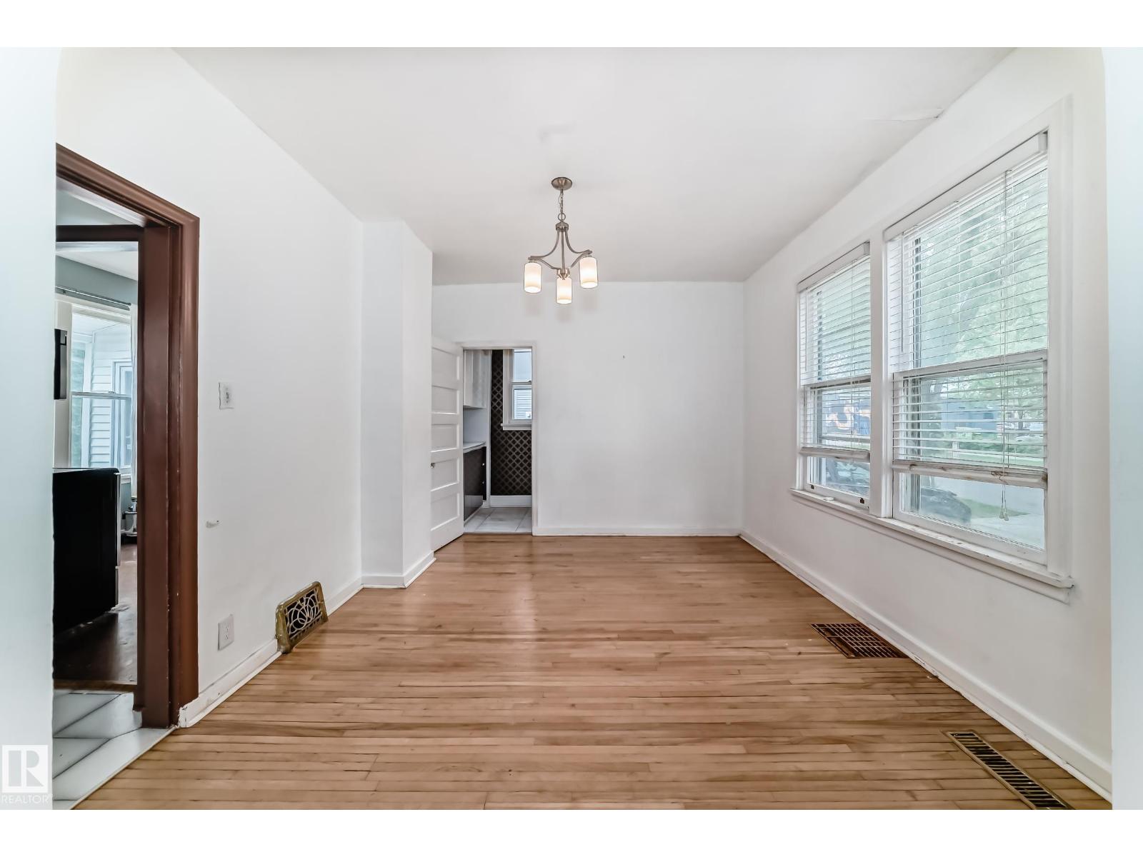 10748 123 ST NW - 14