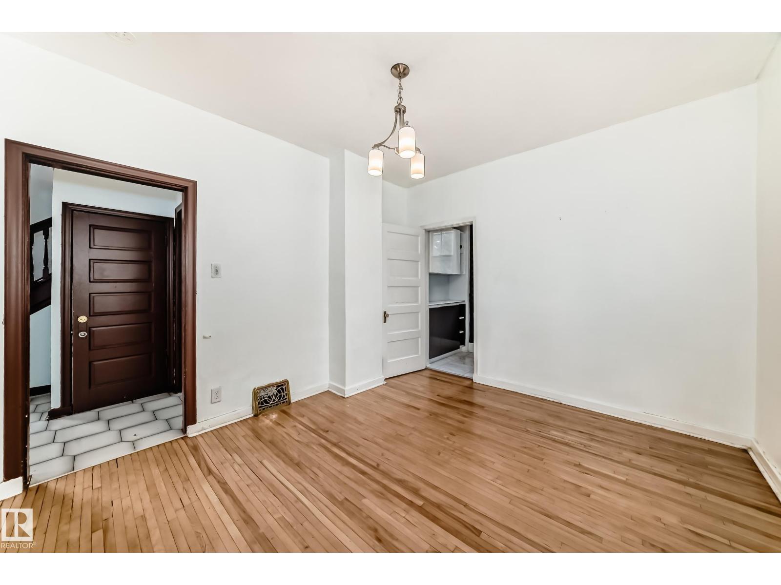 10748 123 ST NW - 15