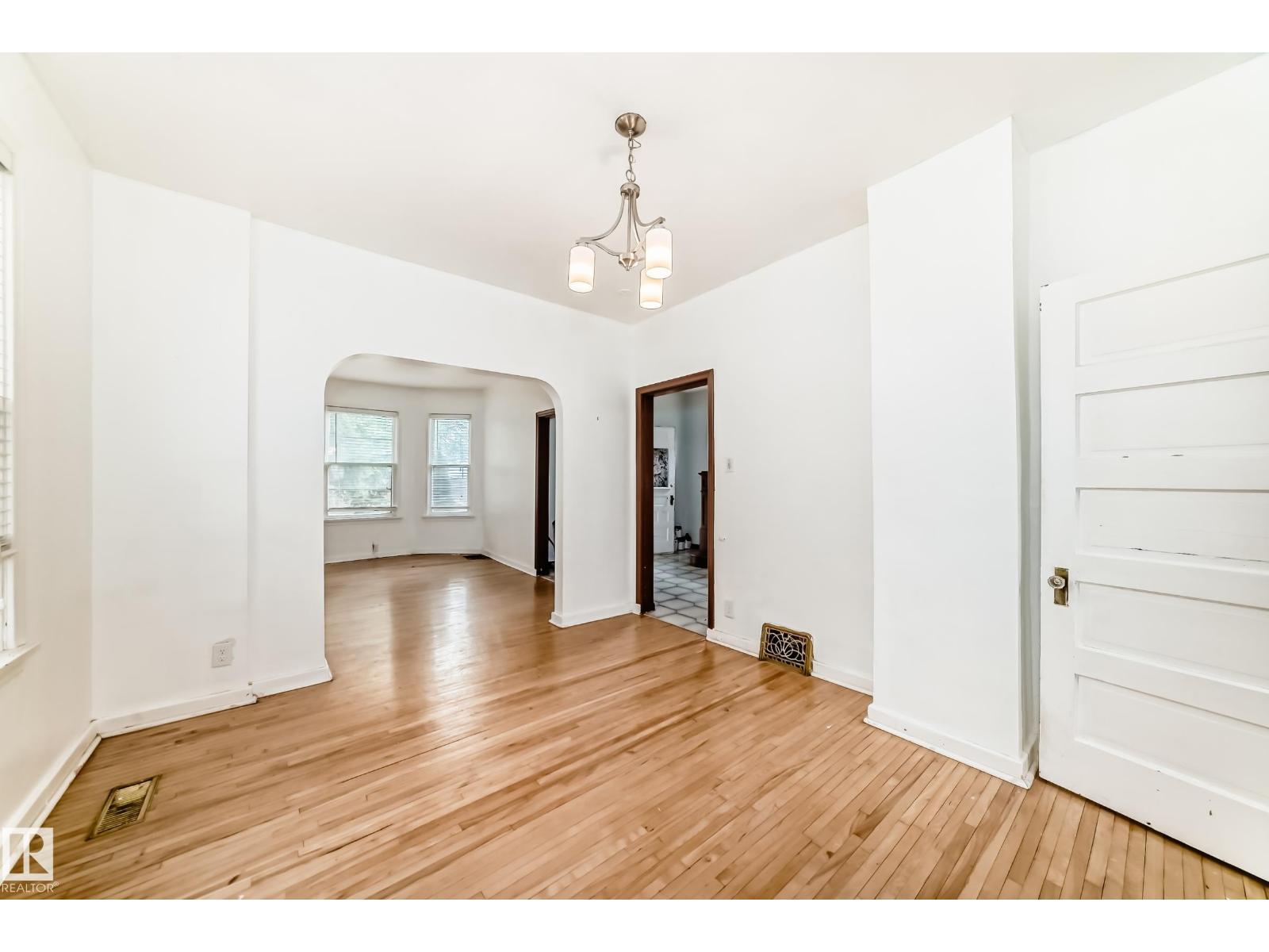 10748 123 ST NW - 16