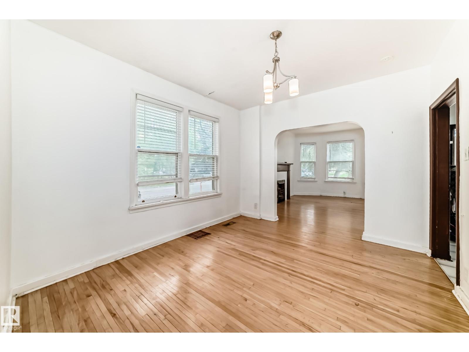 10748 123 ST NW - 17