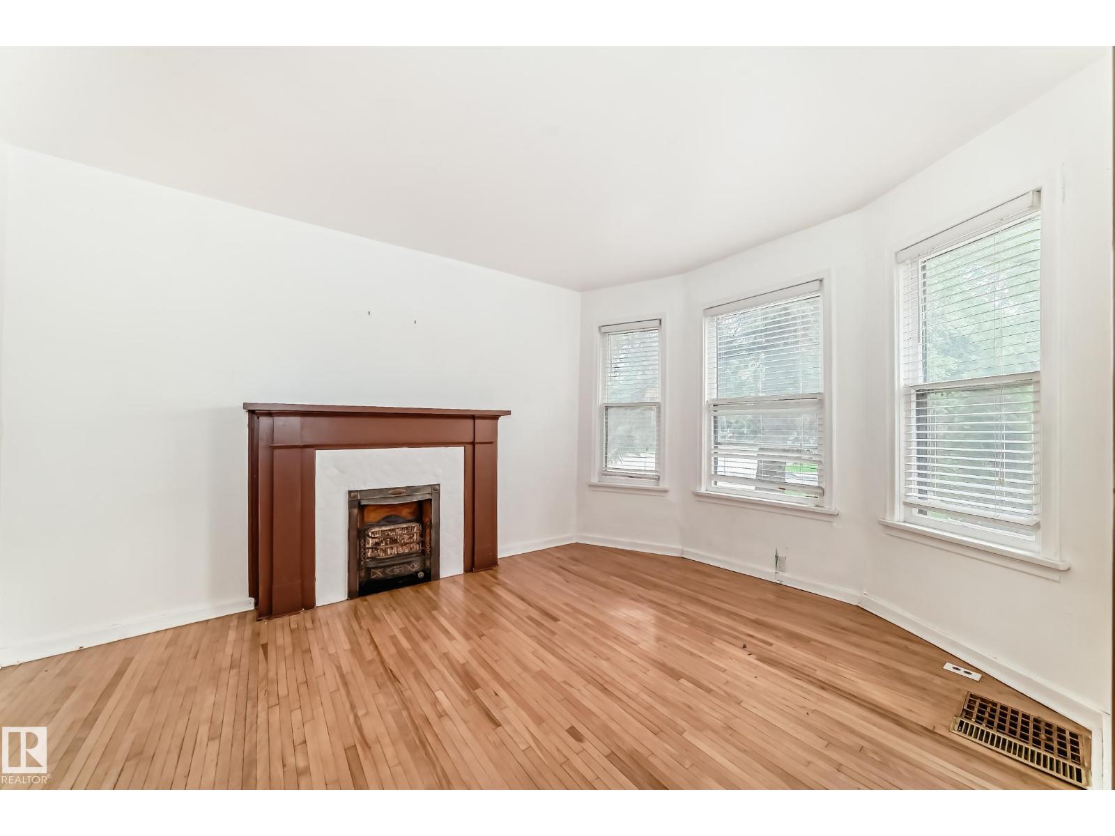 10748 123 ST NW - 18