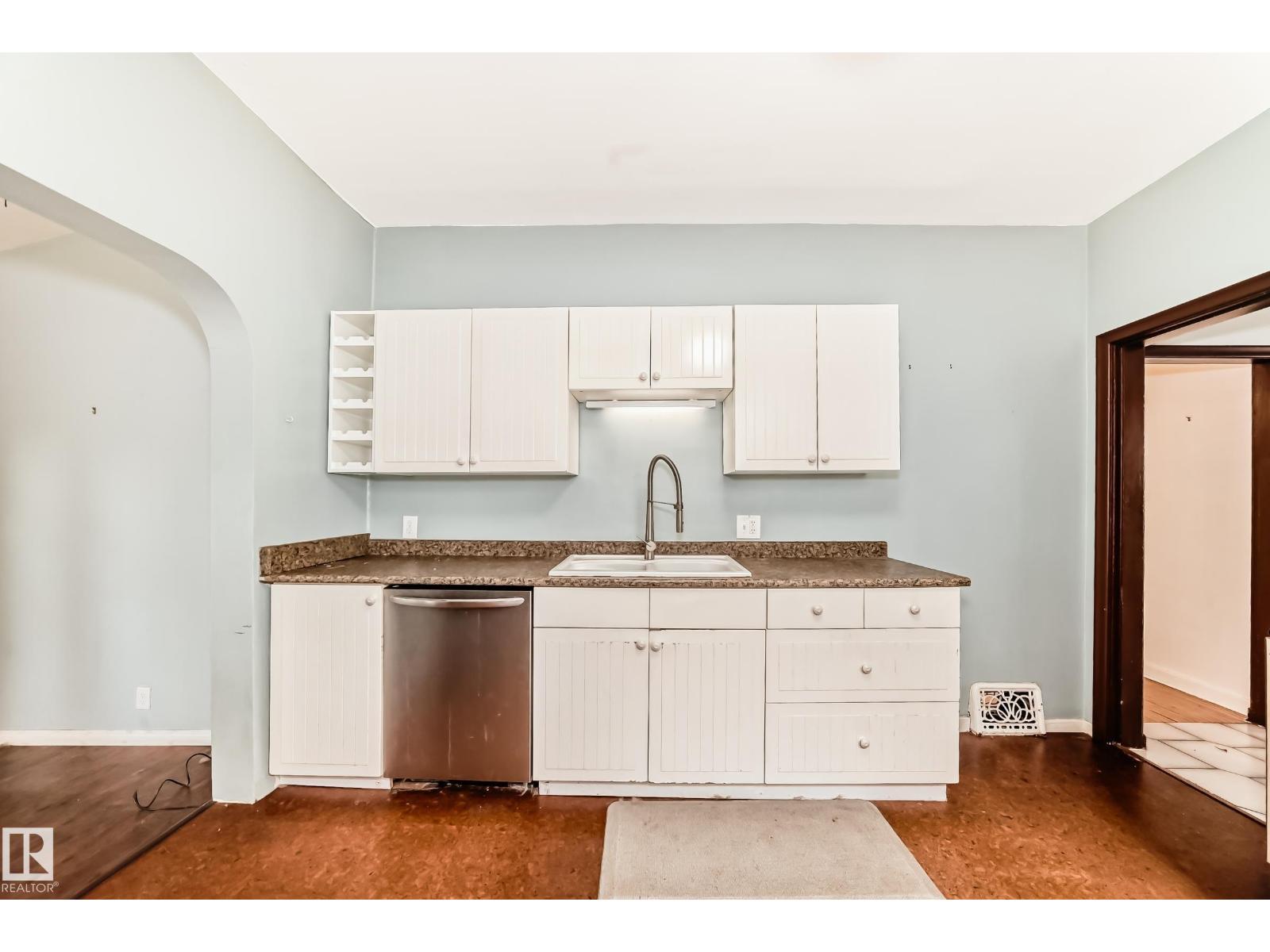 10748 123 ST NW - 23
