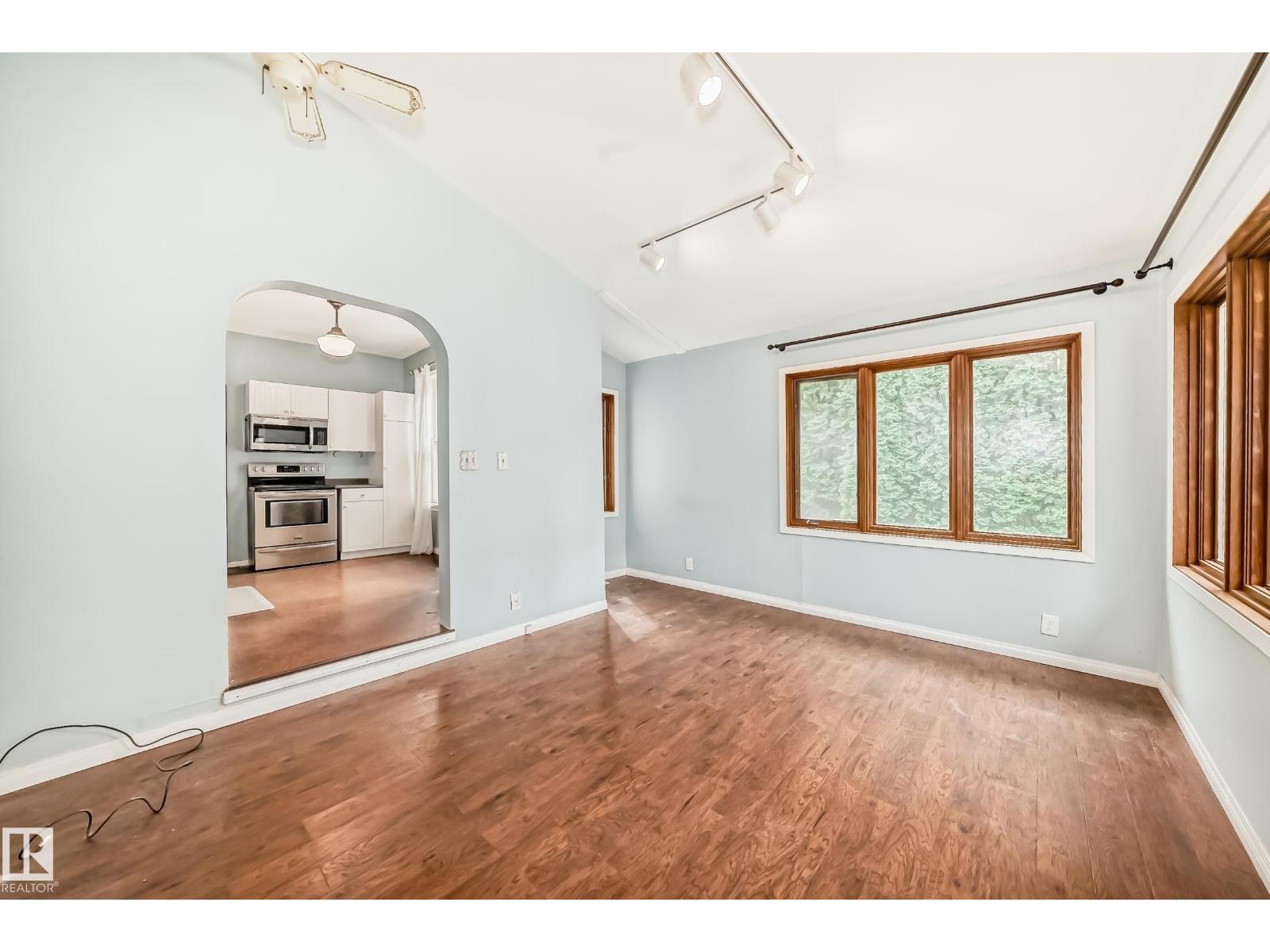 10748 123 ST NW - 26