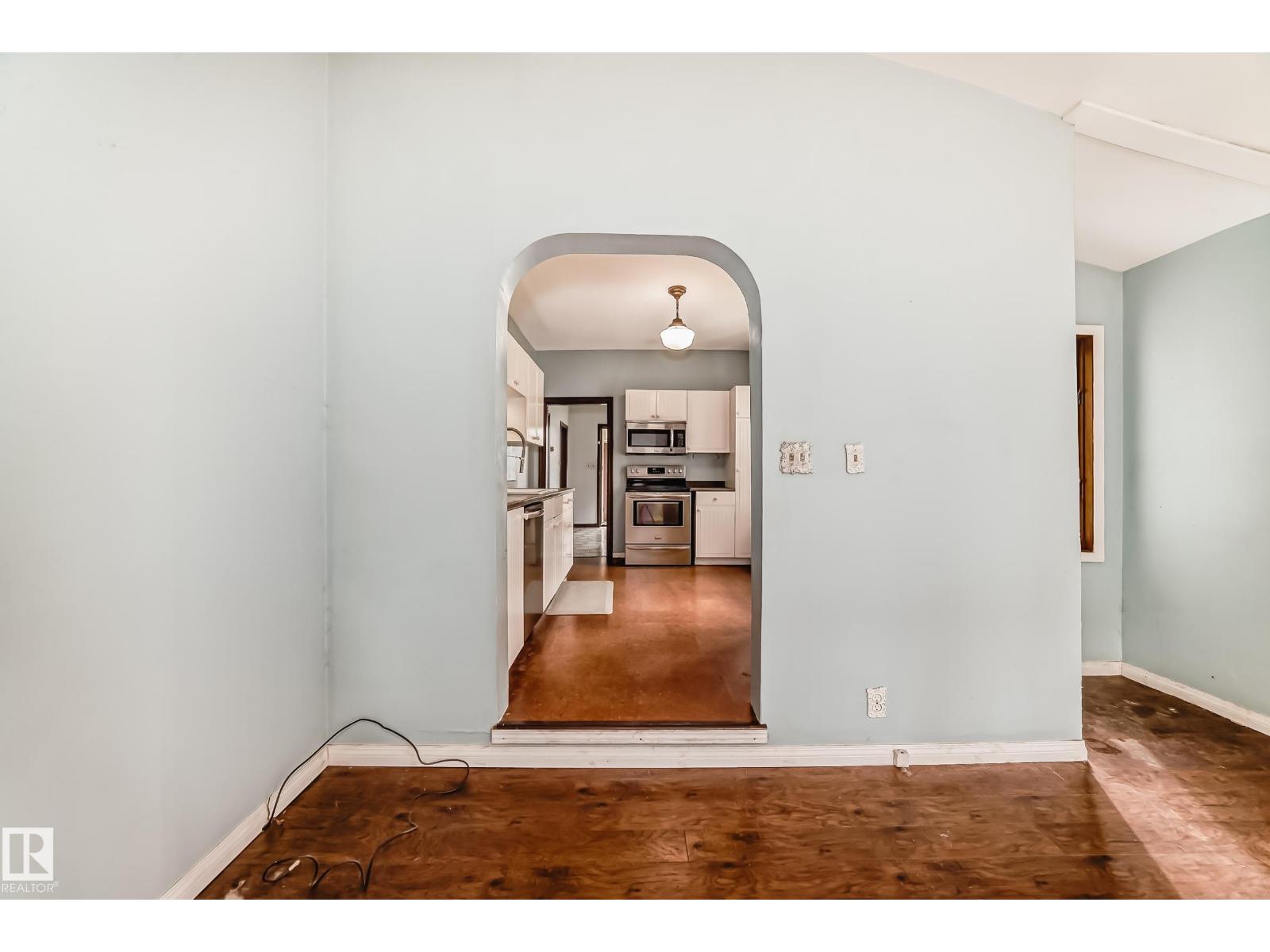10748 123 ST NW - 28