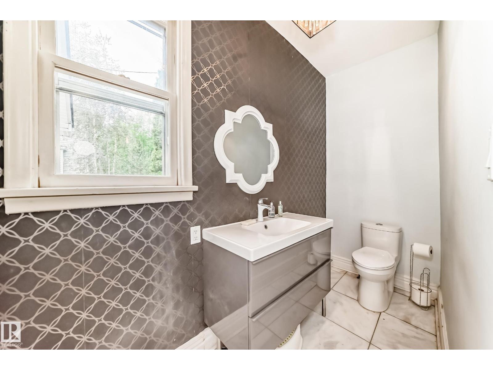 10748 123 ST NW - 29