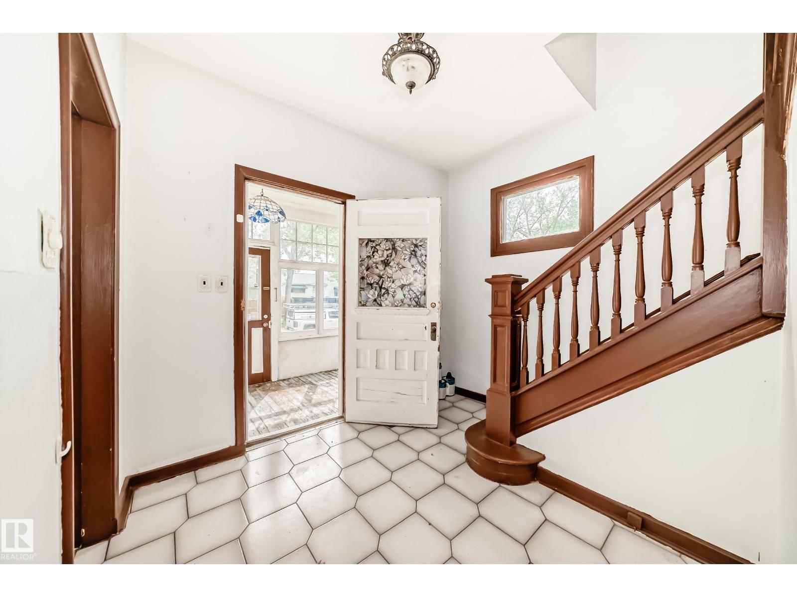 10748 123 ST NW - 31