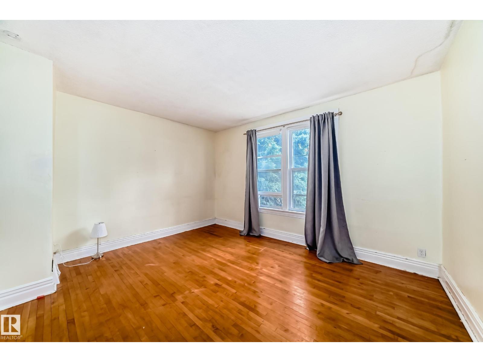 10748 123 ST NW - 32