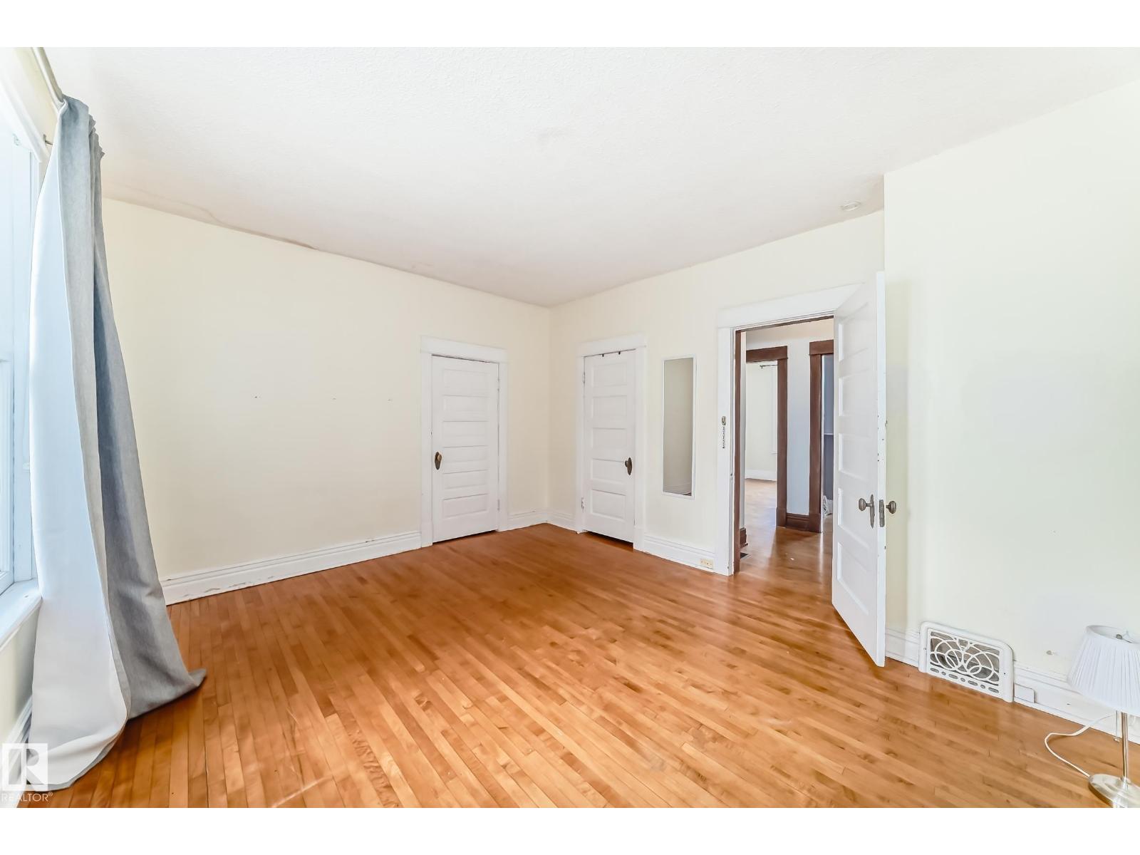 10748 123 ST NW - 35