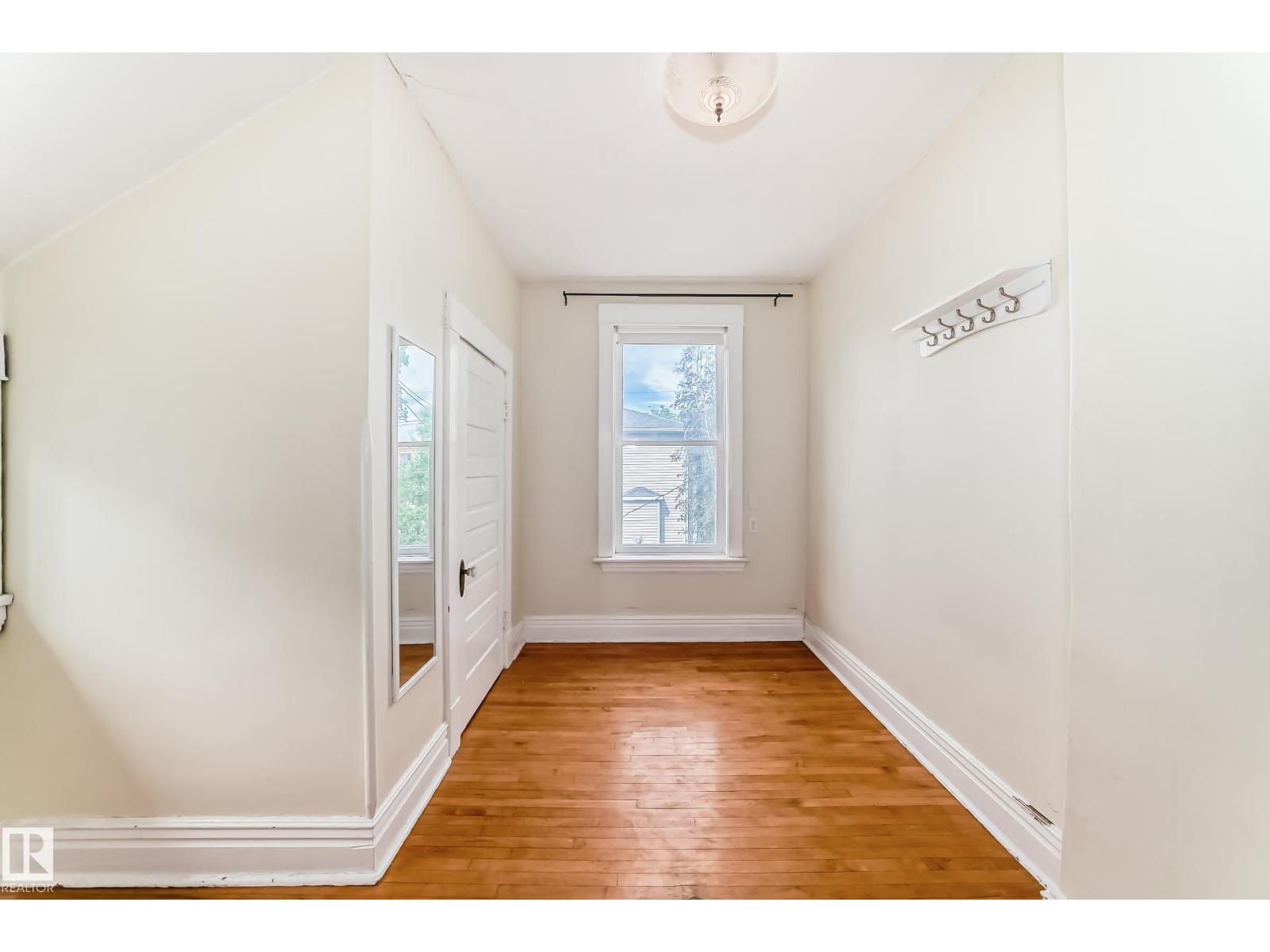 10748 123 ST NW - 37