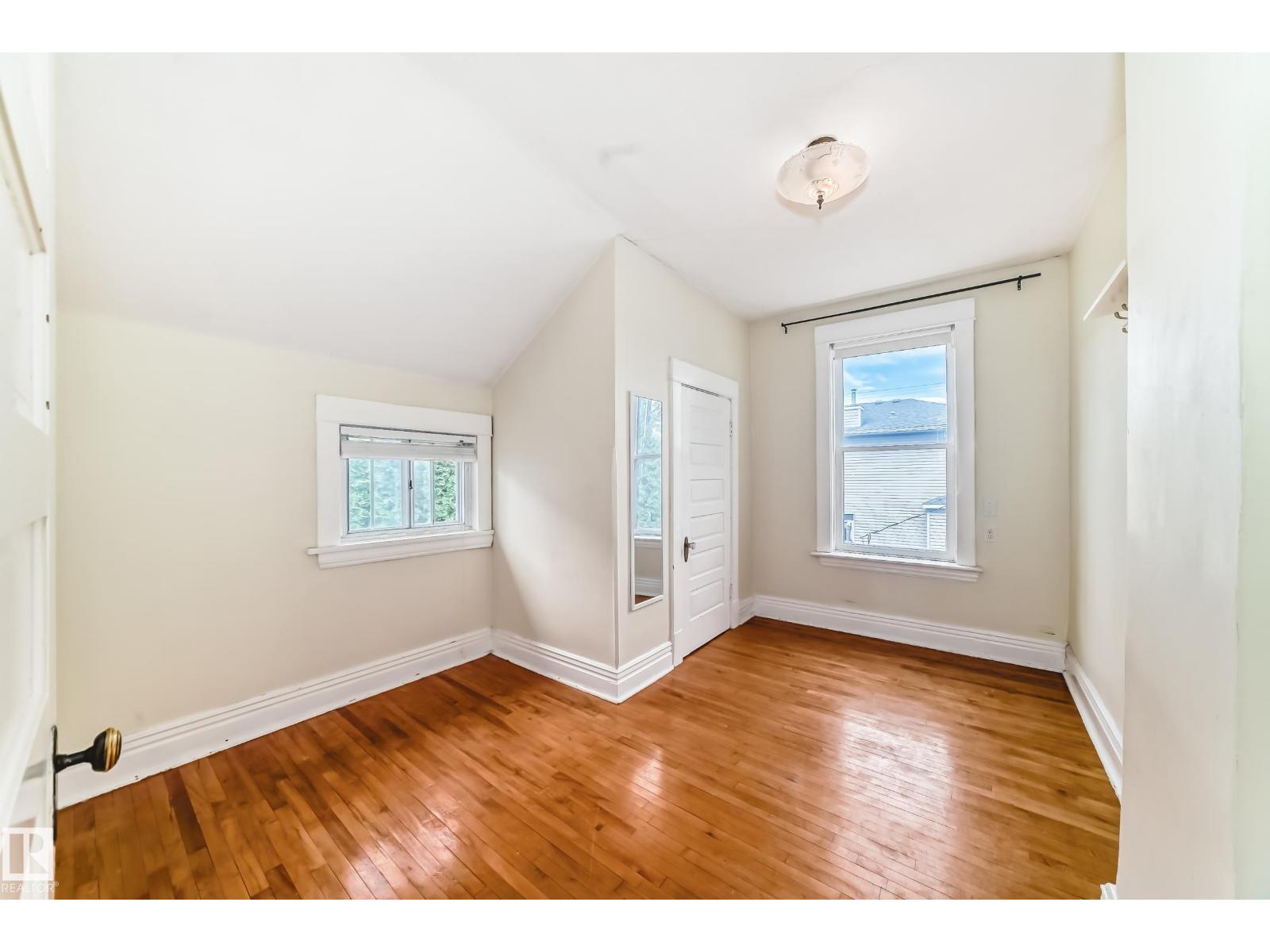 10748 123 ST NW - 38