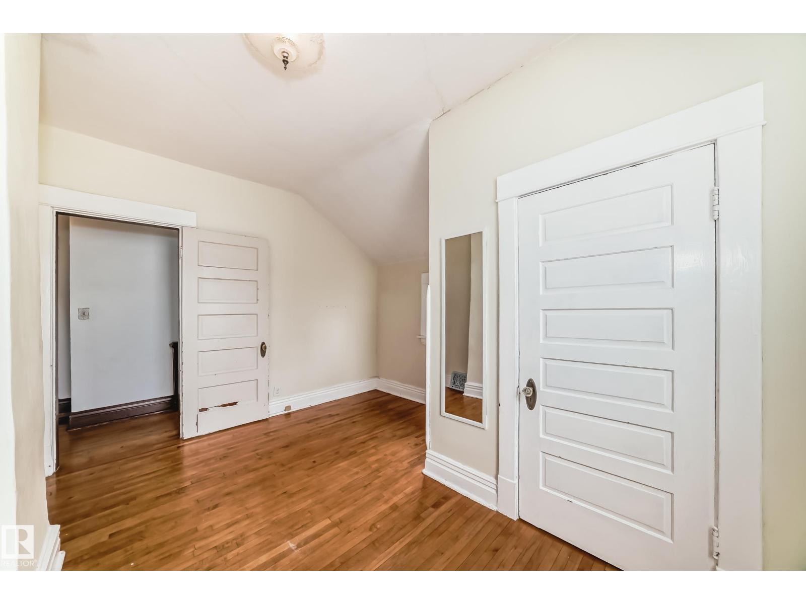 10748 123 ST NW - 39