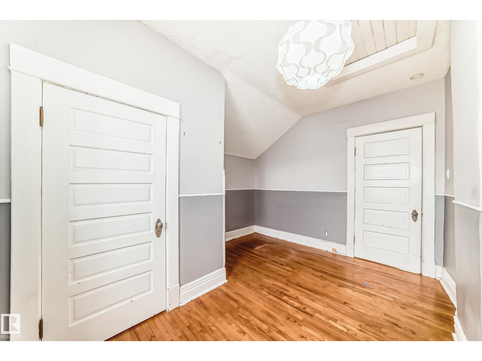 10748 123 ST NW - 41
