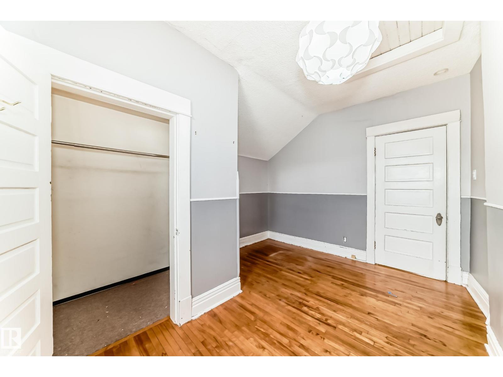 10748 123 ST NW - 42