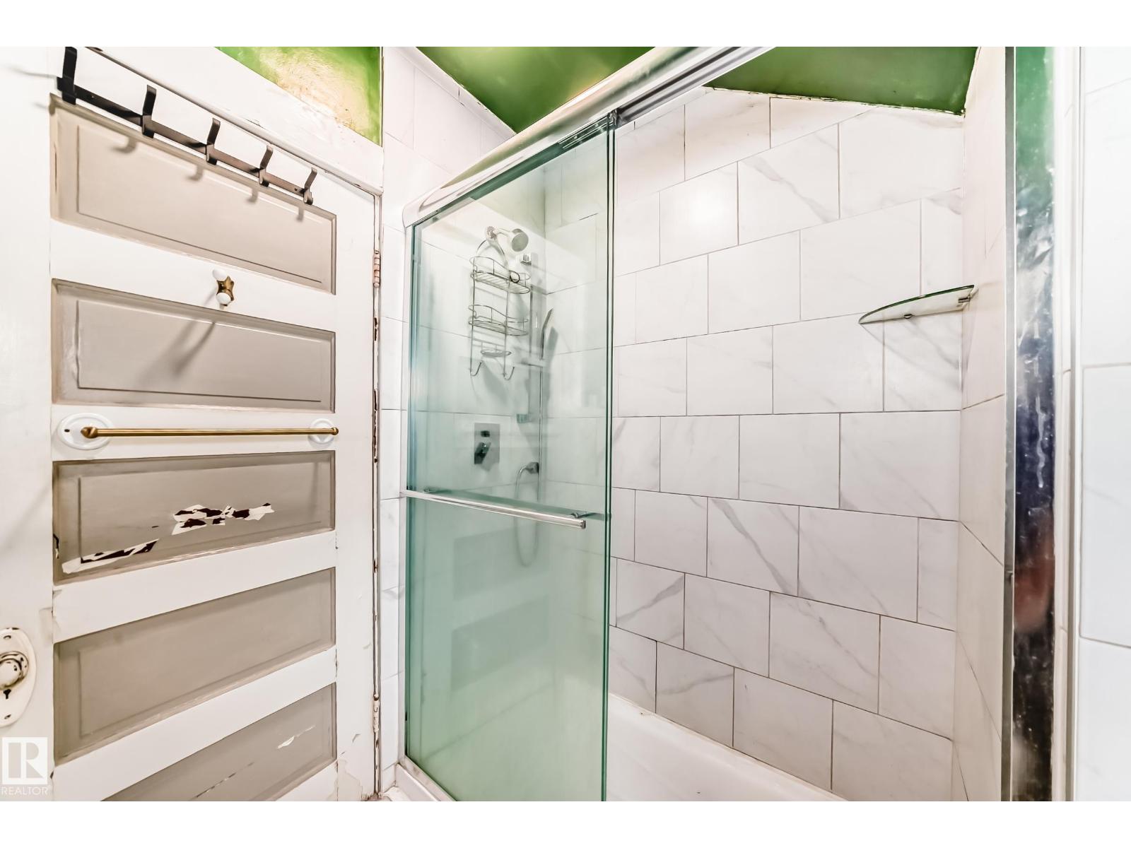 10748 123 ST NW - 44