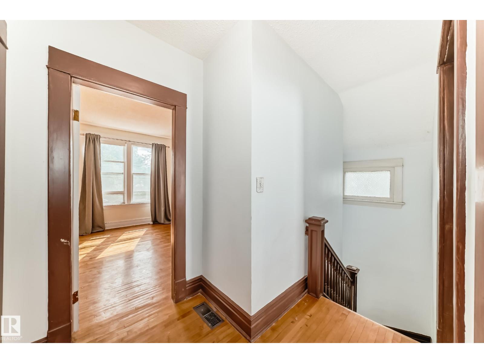10748 123 ST NW - 46