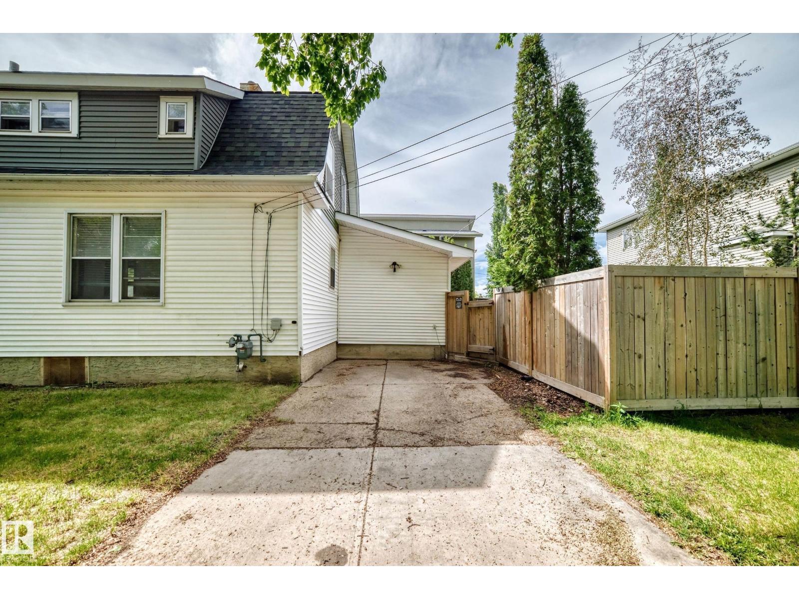 10748 123 ST NW - 54