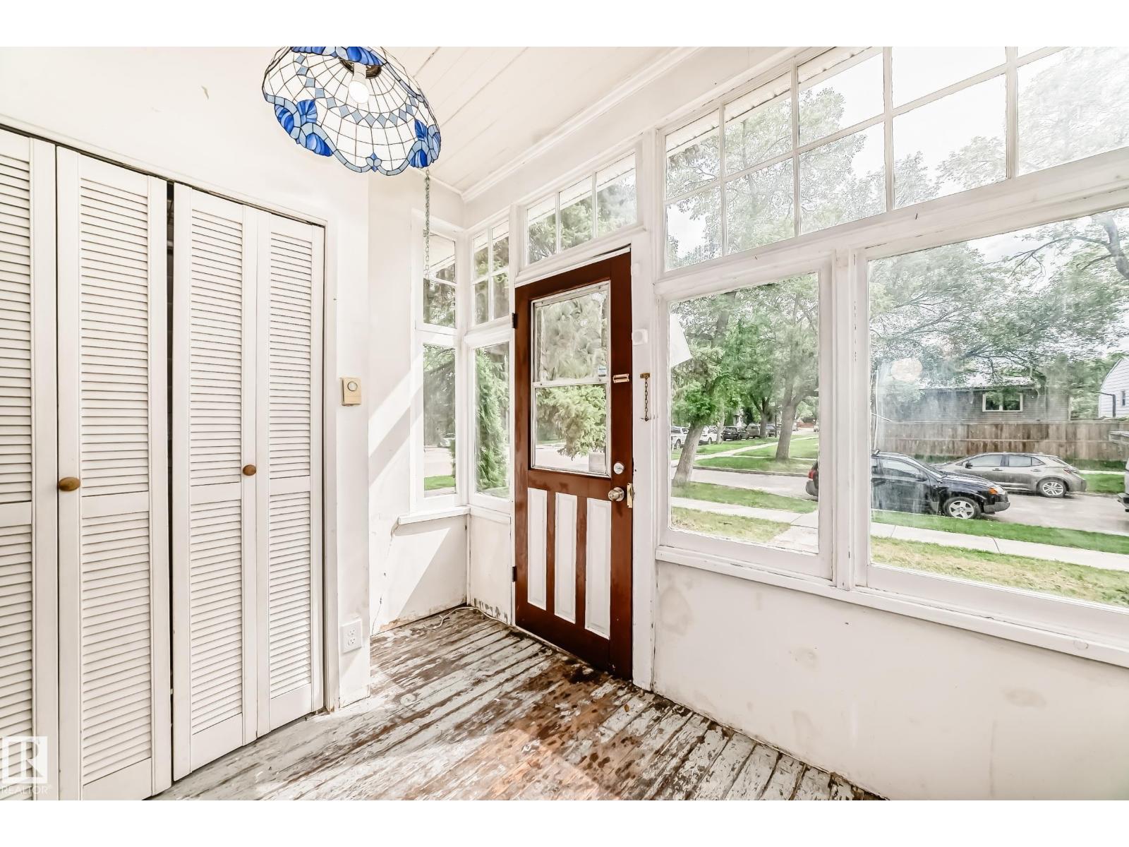 10748 123 ST NW - 6
