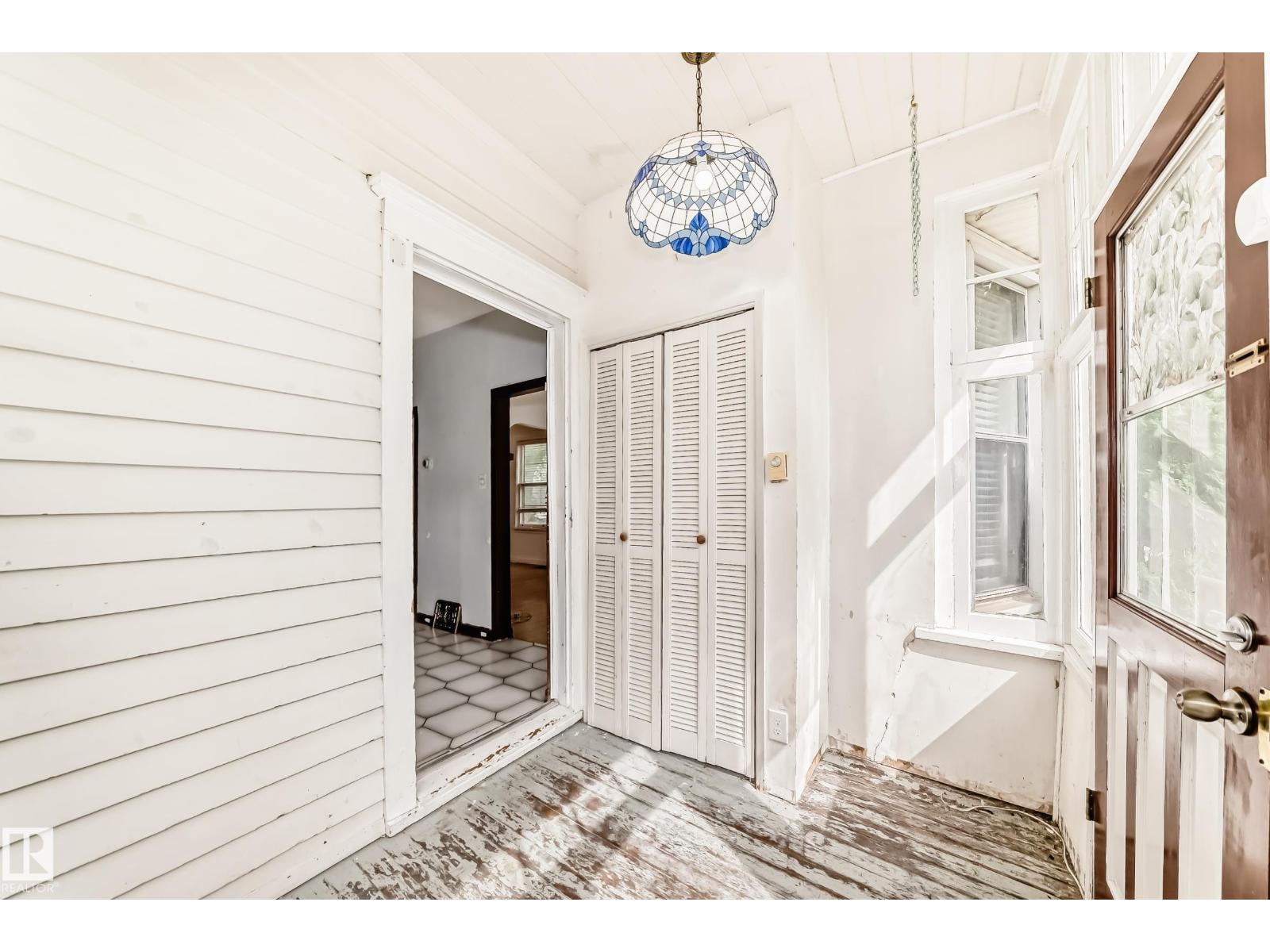 10748 123 ST NW - 7