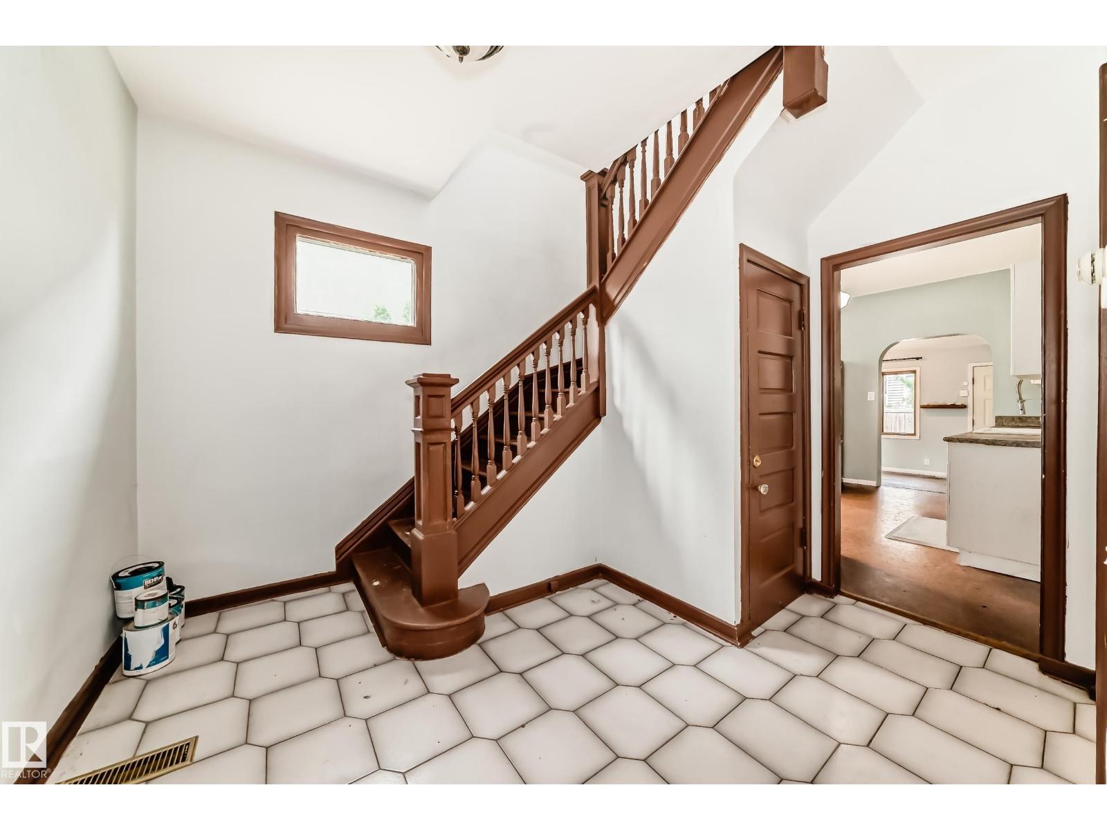 10748 123 ST NW - 8