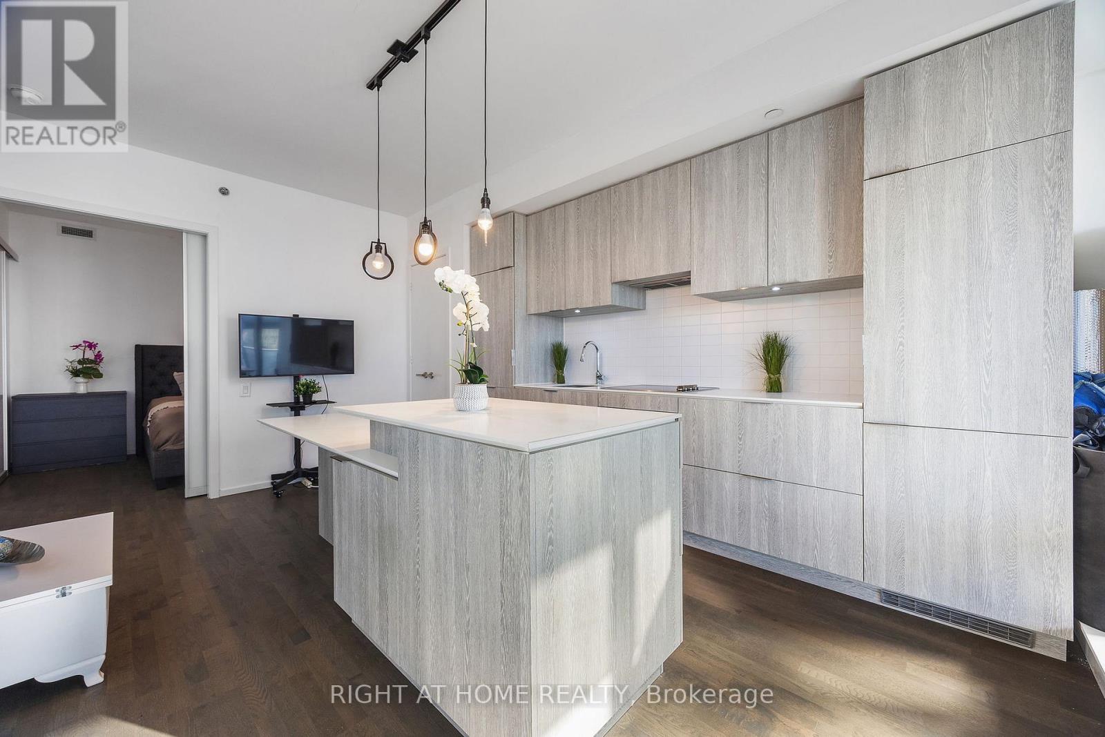 #3403 5 ST. JOSEPH STREET - 11