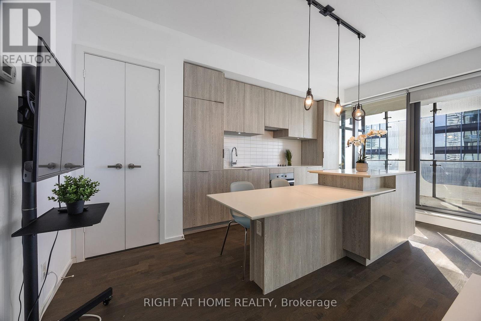 #3403 5 ST. JOSEPH STREET - 6