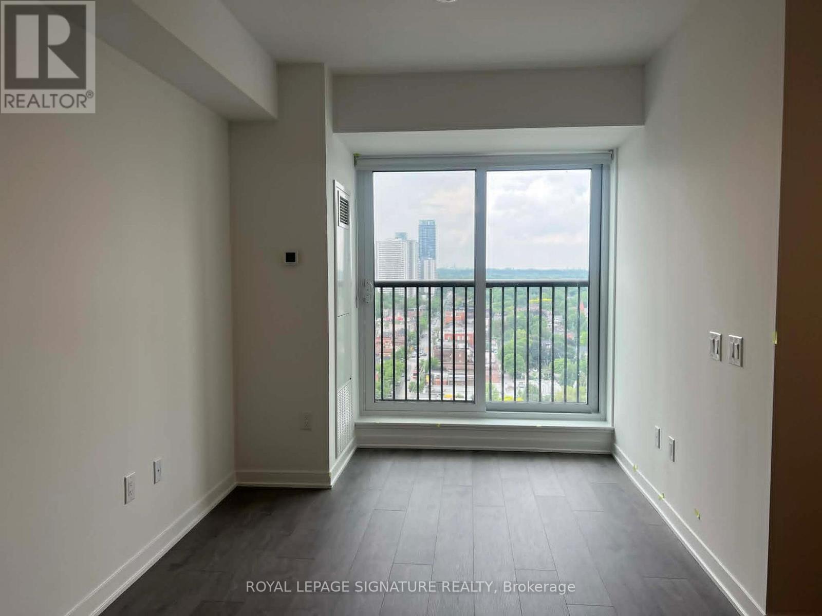 Listing photo of 1809 - 10 OAK STREET
