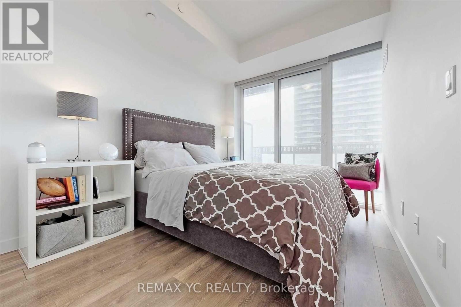 #2212 8 EGLINTON AVENUE E - 9