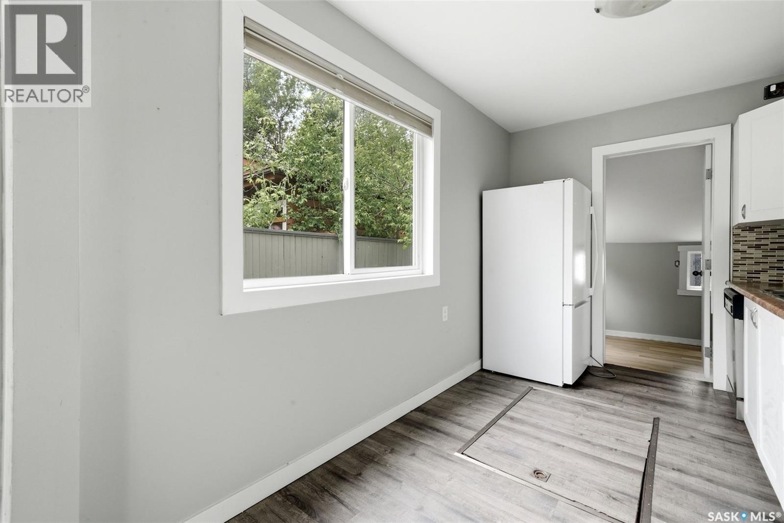 922 Athol STREET - 10