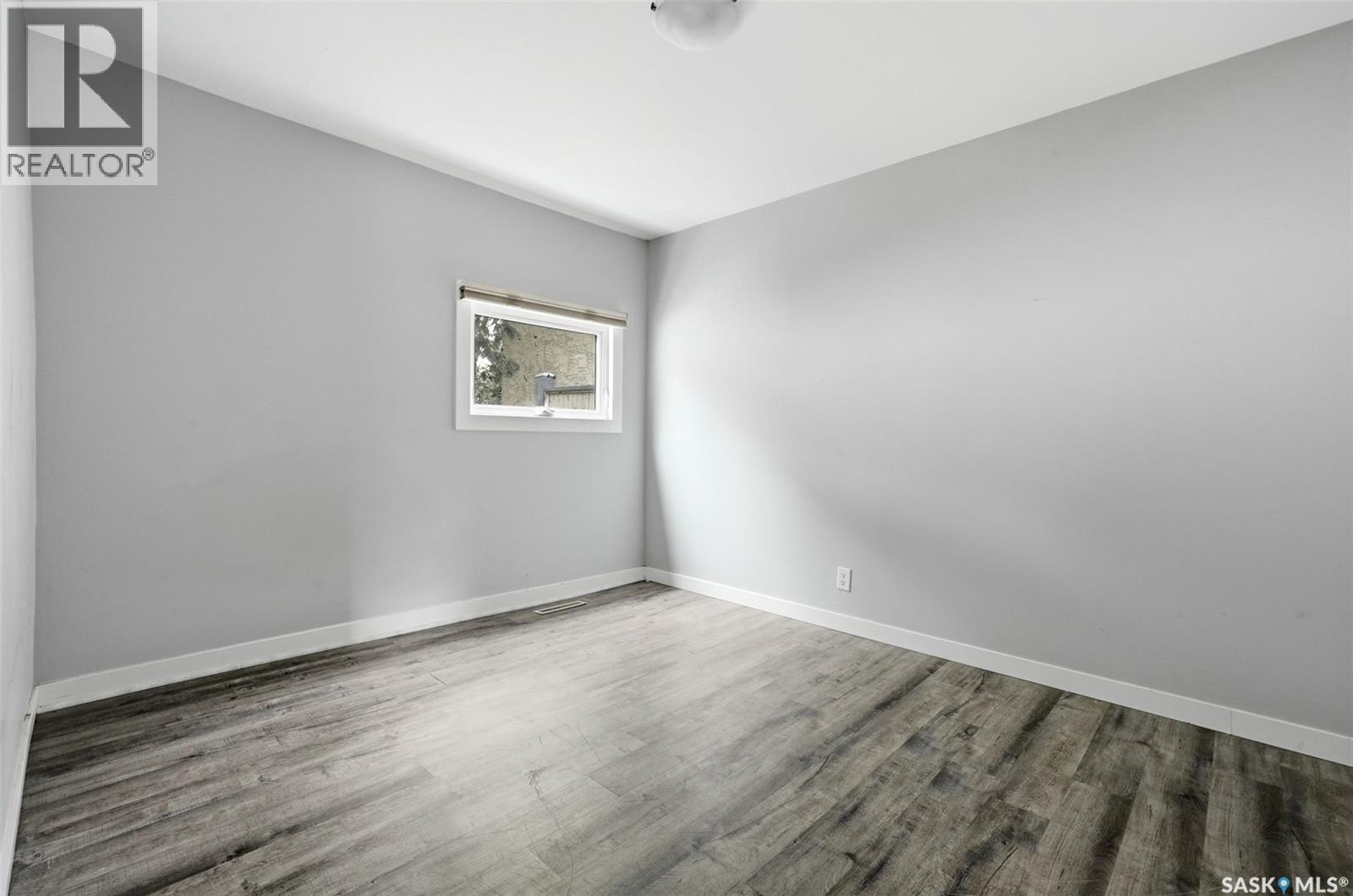 922 Athol STREET - 11
