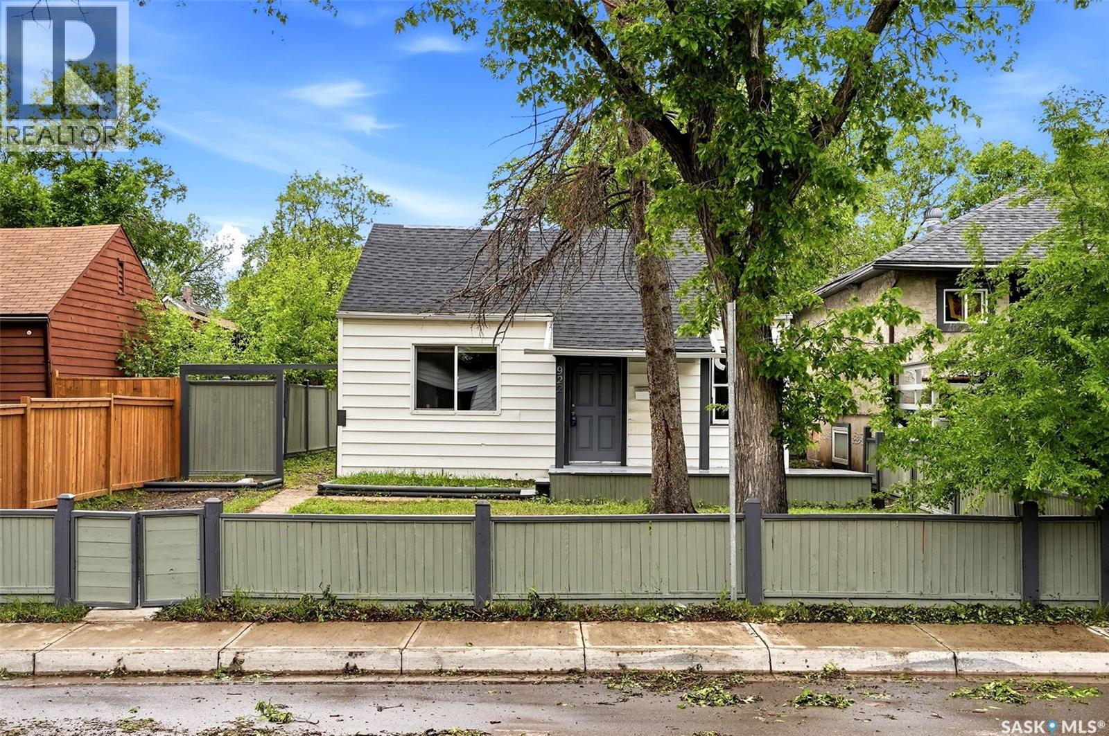 922 Athol STREET - 2