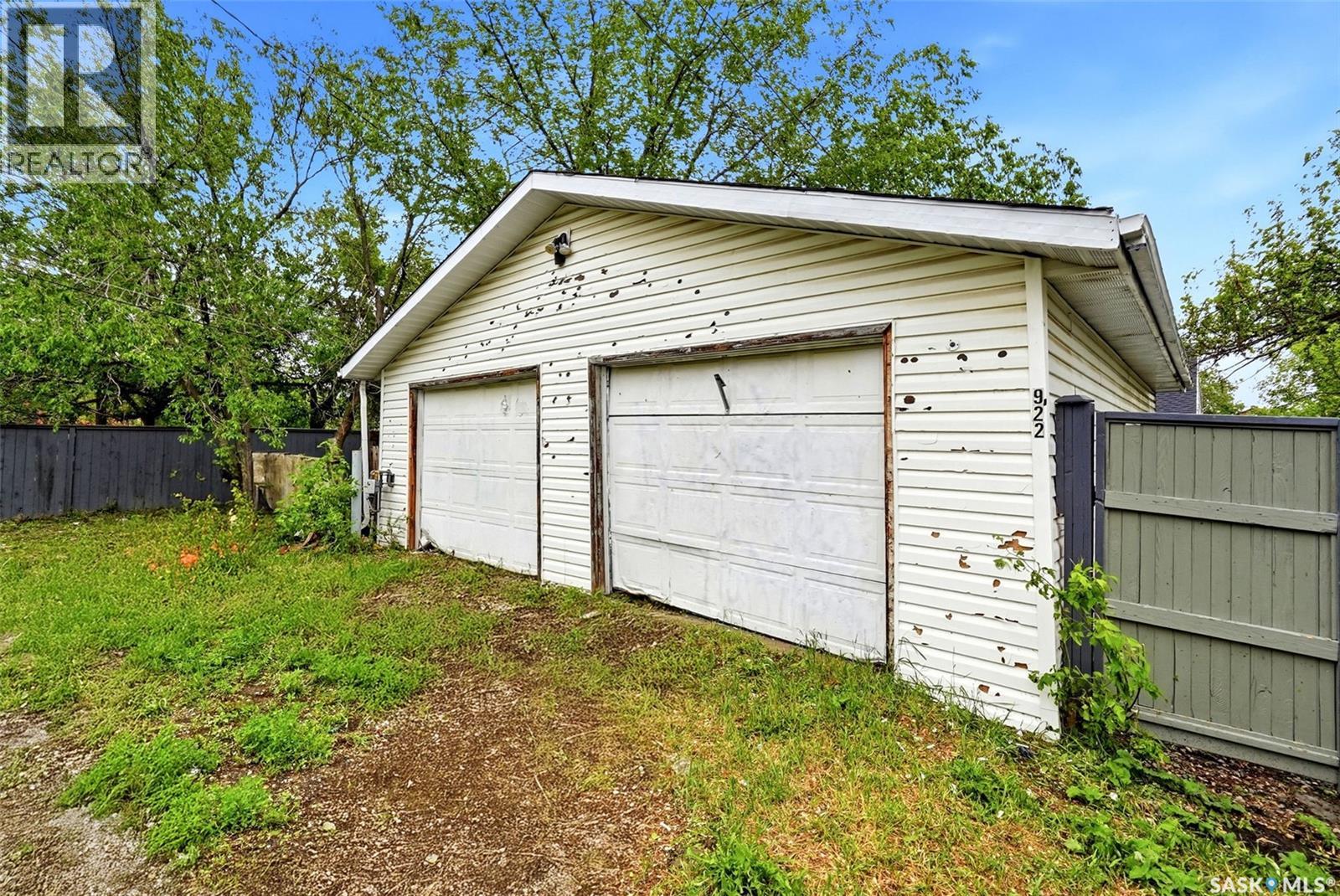 922 Athol STREET - 24