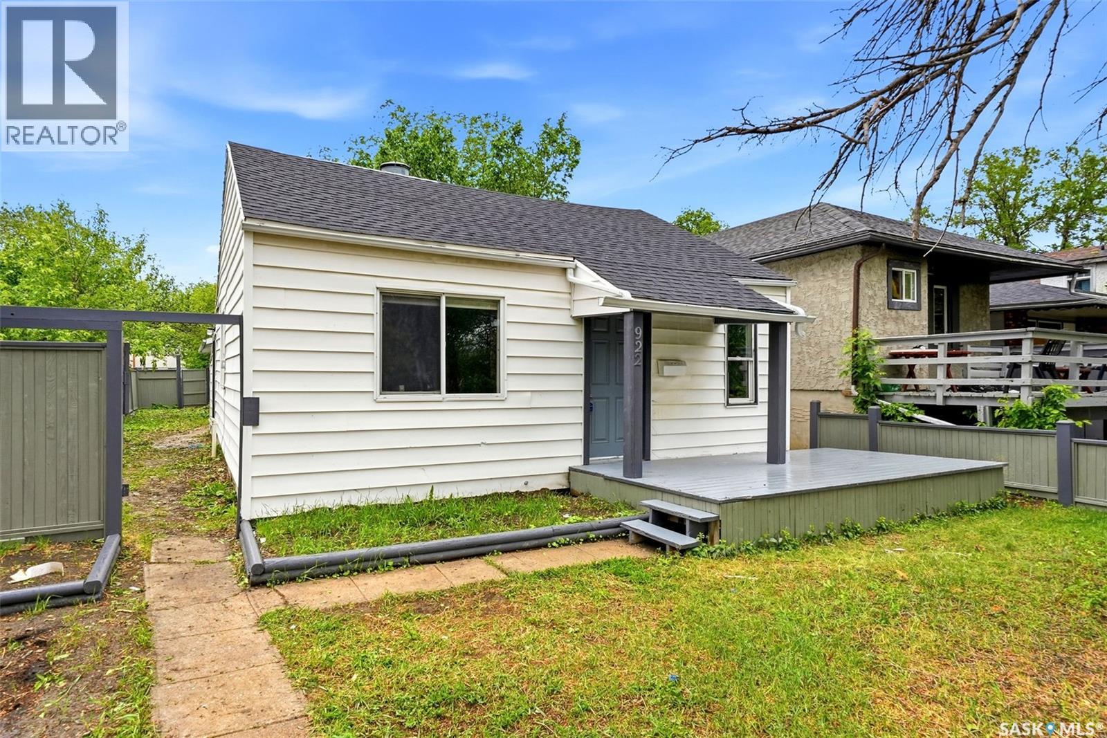 922 Athol STREET - 3