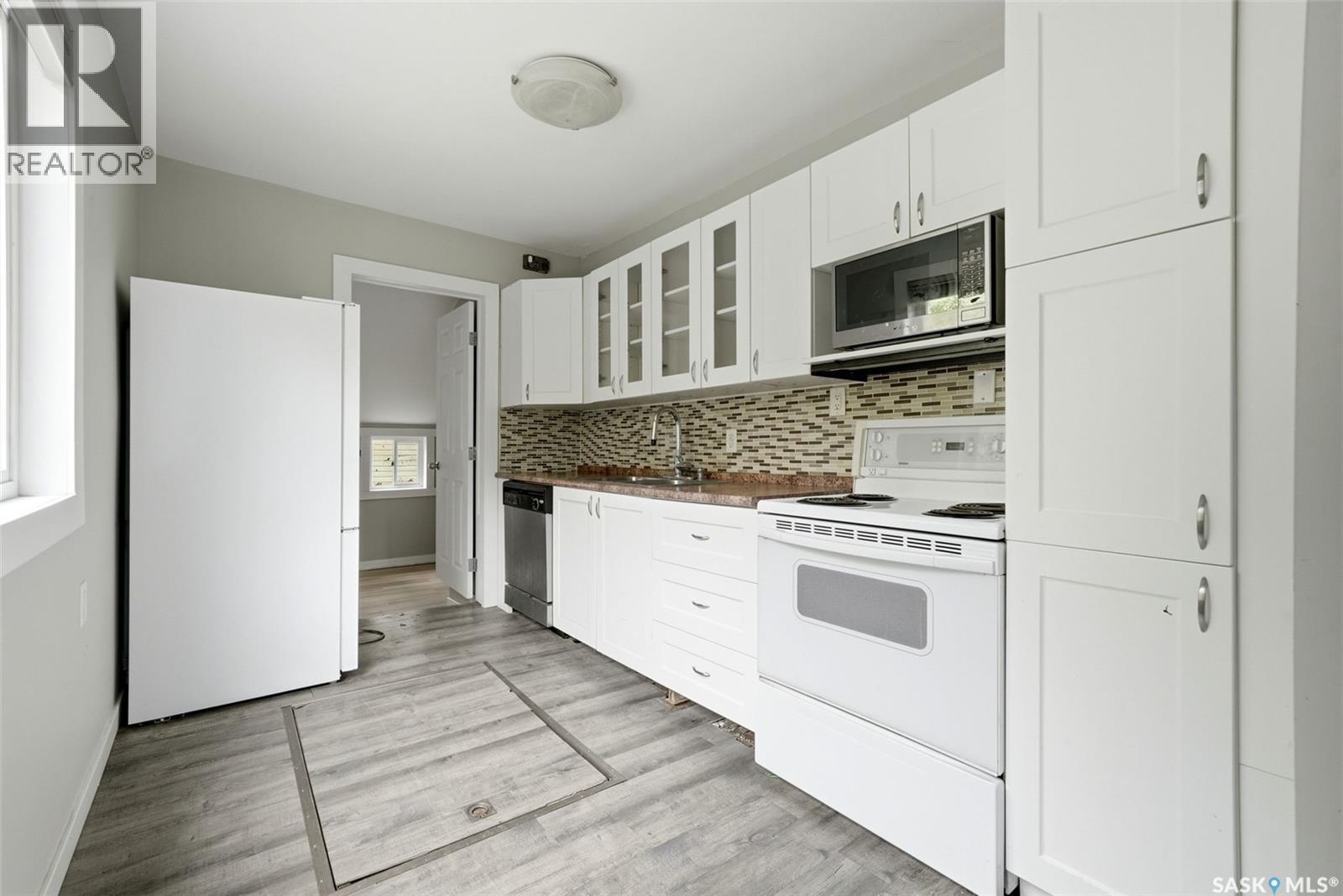 922 Athol STREET - 7