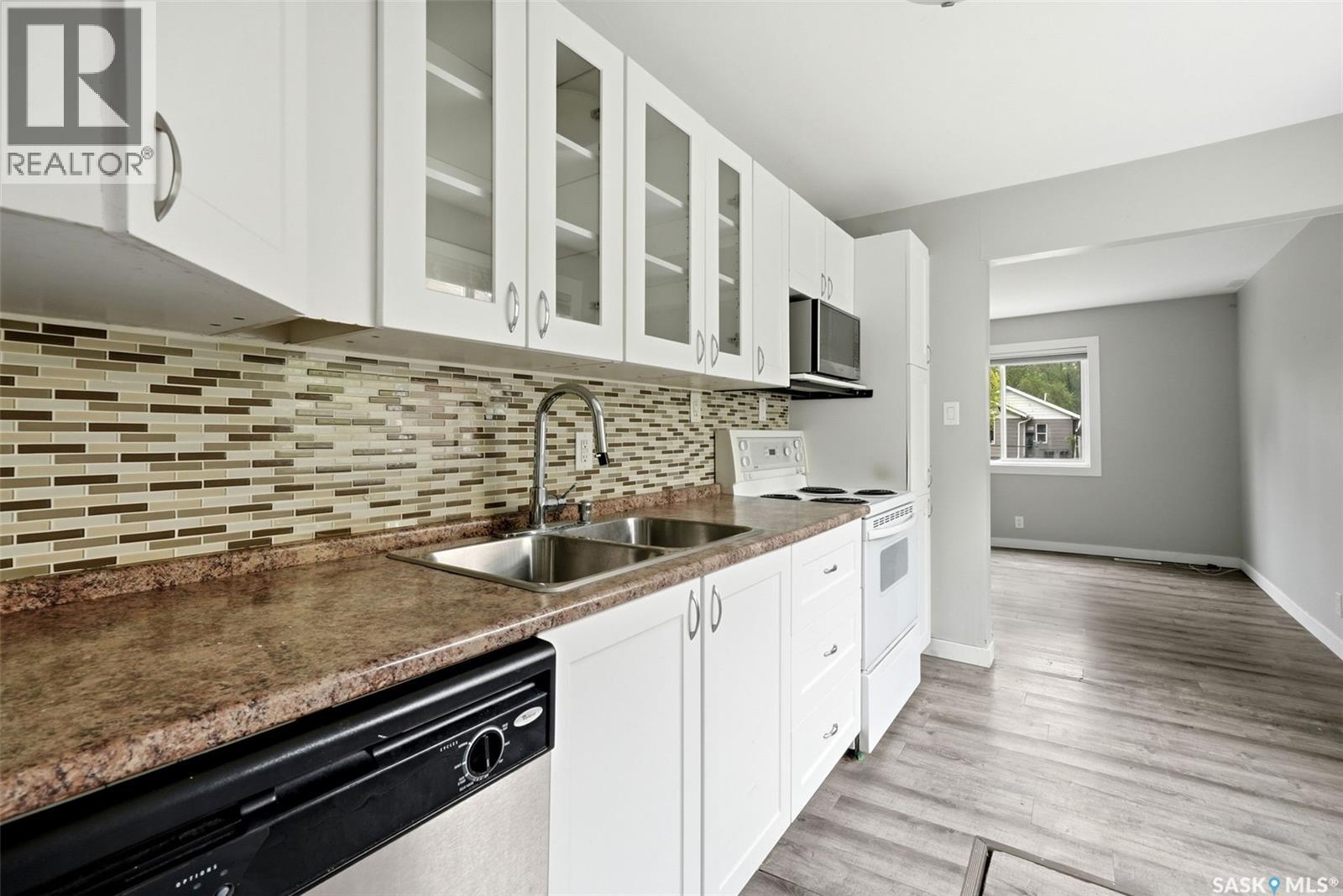 922 Athol STREET - 8