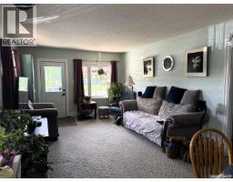 Enclosed porch - 320 23rd Street E, Prince Albert, SK S6V1P7 Photo 7