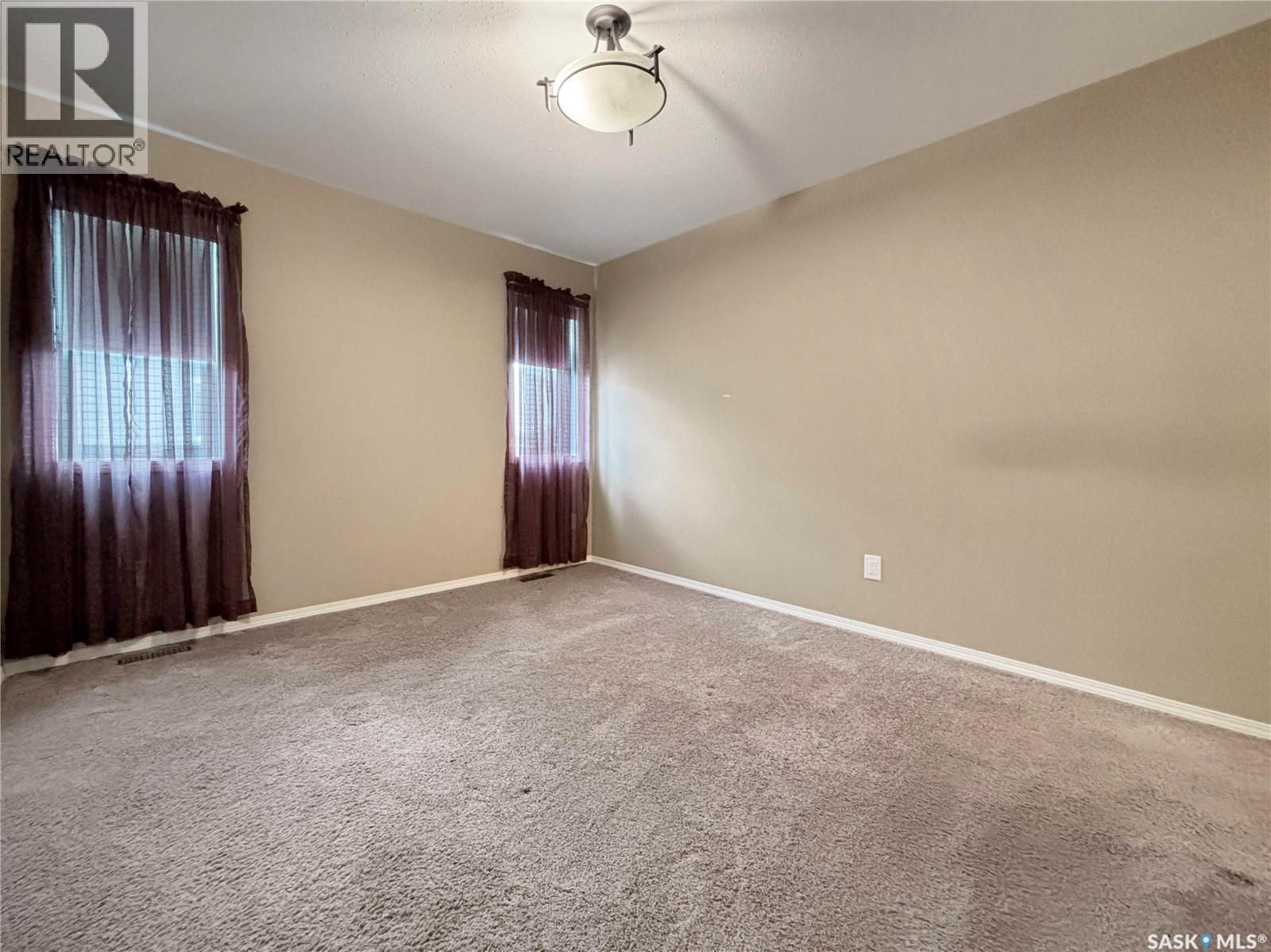 303 Diefenbaker AVENUE — photo 16