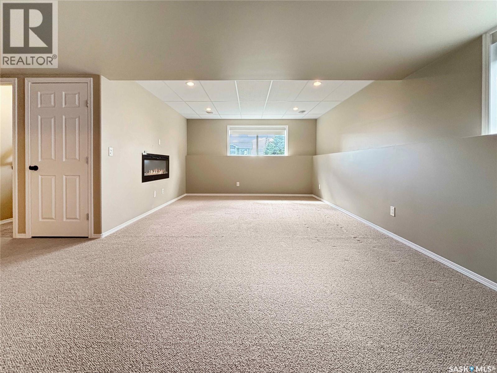 303 Diefenbaker AVENUE — photo 24