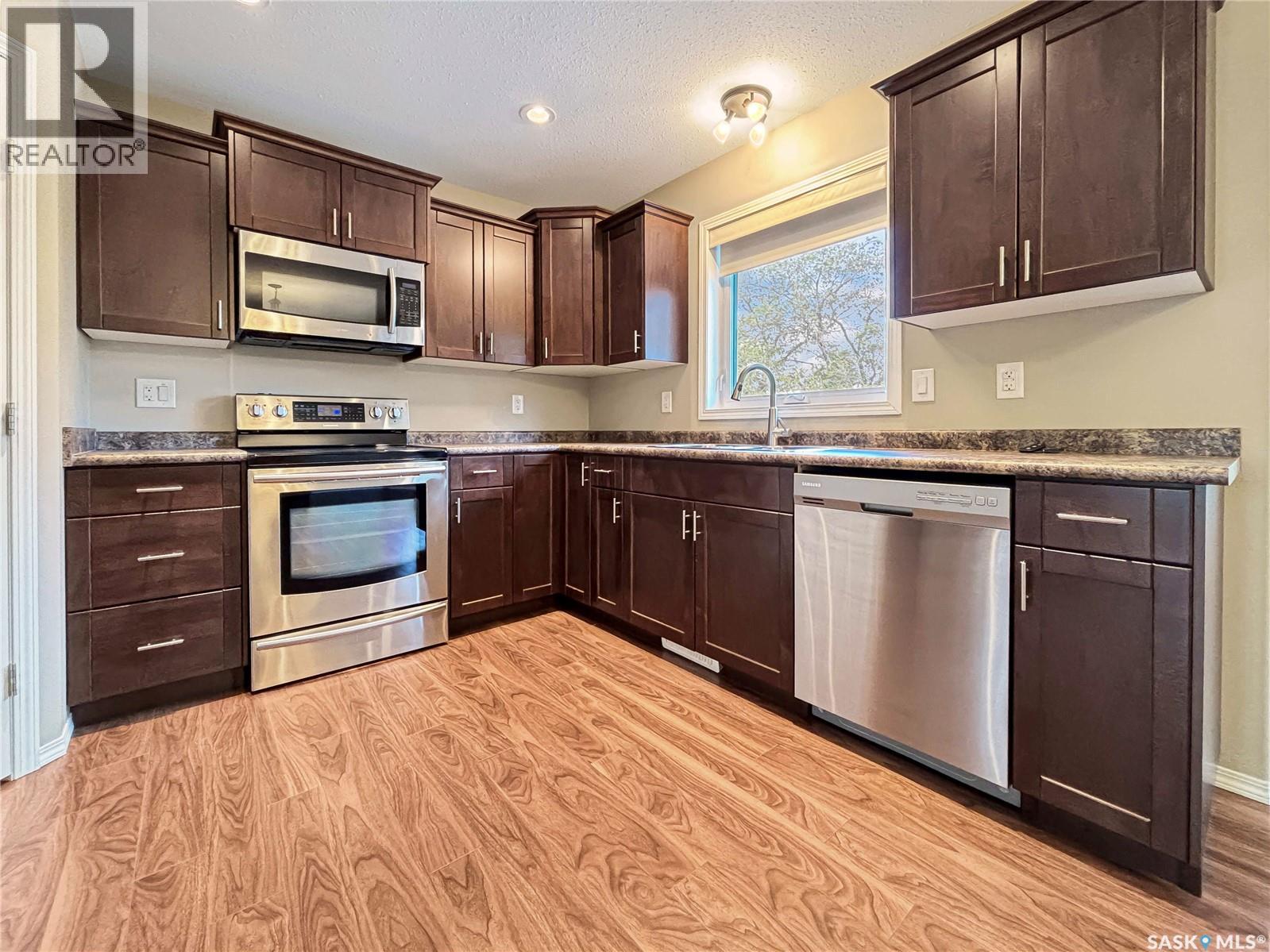 303 Diefenbaker AVENUE — photo 6
