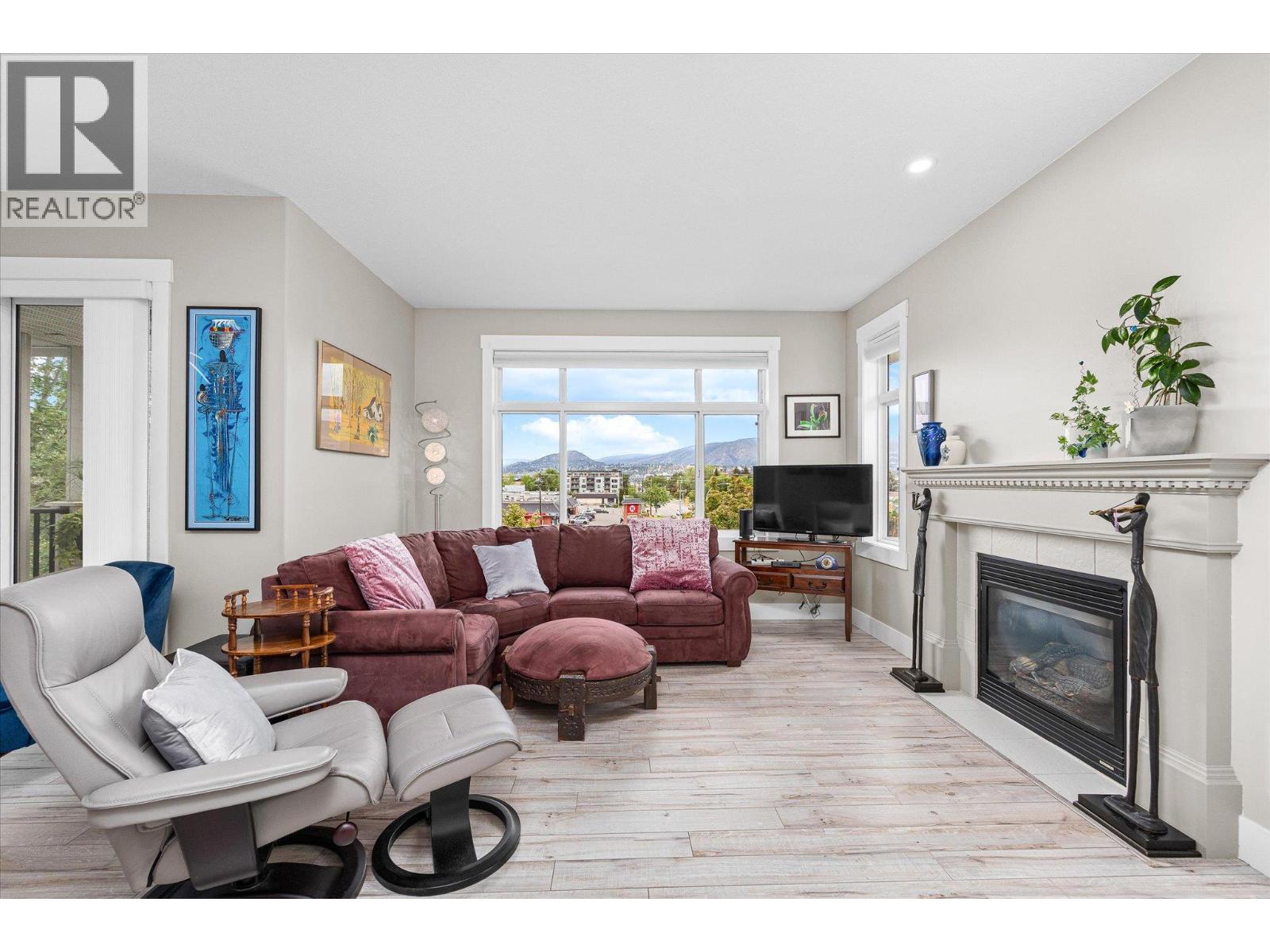 302 1235 KLO Road, Kelowna